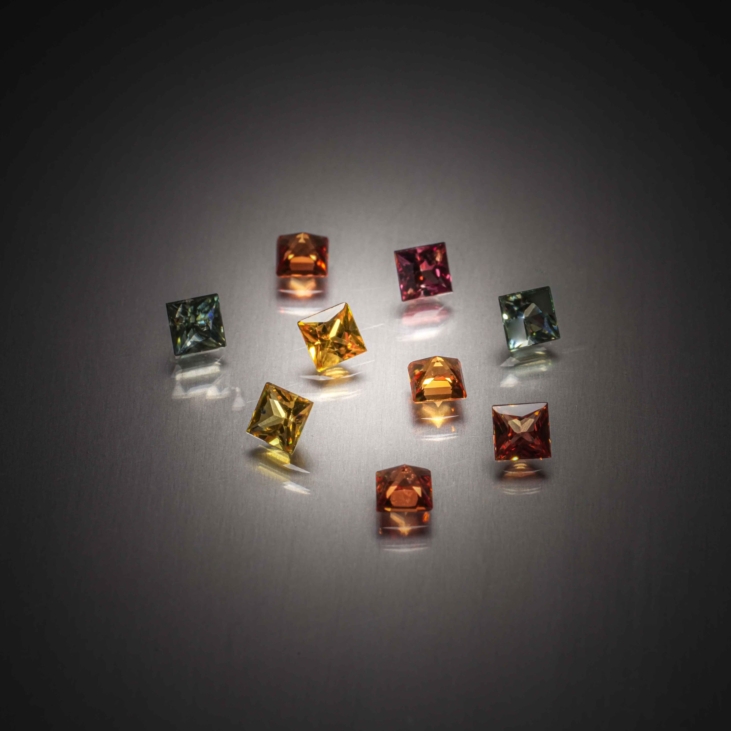 Lot de diamants sur papier. - Lazuli