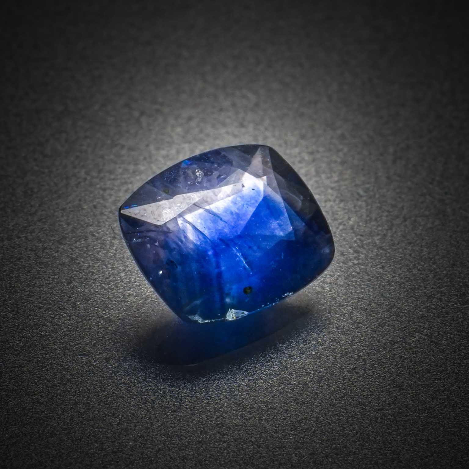 Lot de neufs diamants sur papier. - Lazuli
