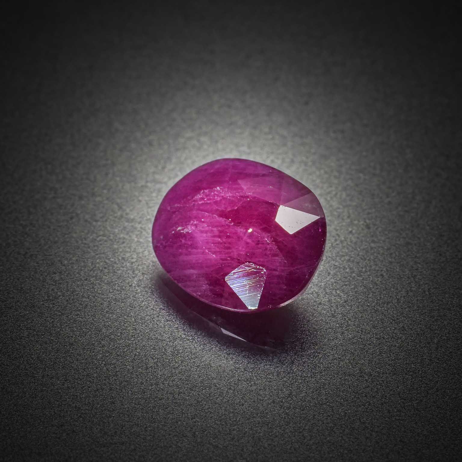 Apatite jaune trillion sur papier. - Lazuli