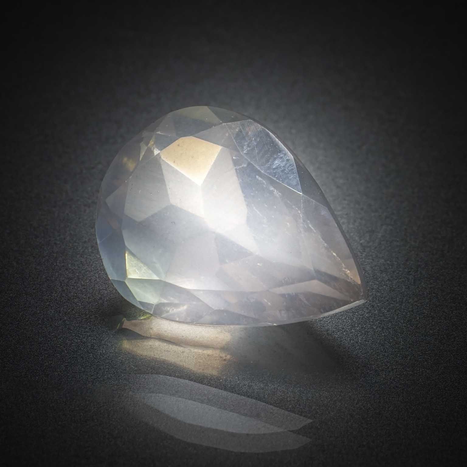 Appairage d&rsquo;améthystes ovales sur papier. - Lazuli