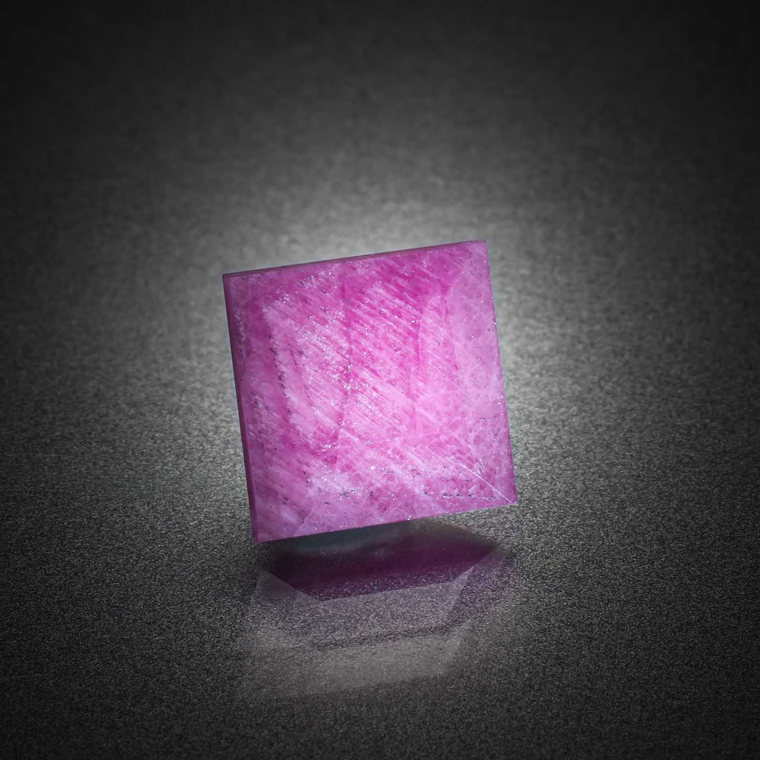 Quartz rose coussin sur papier. - Lazuli