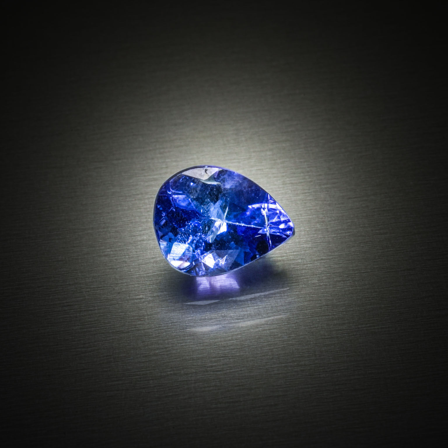 Prehnite ovale cabochon sur papier. - Lazuli