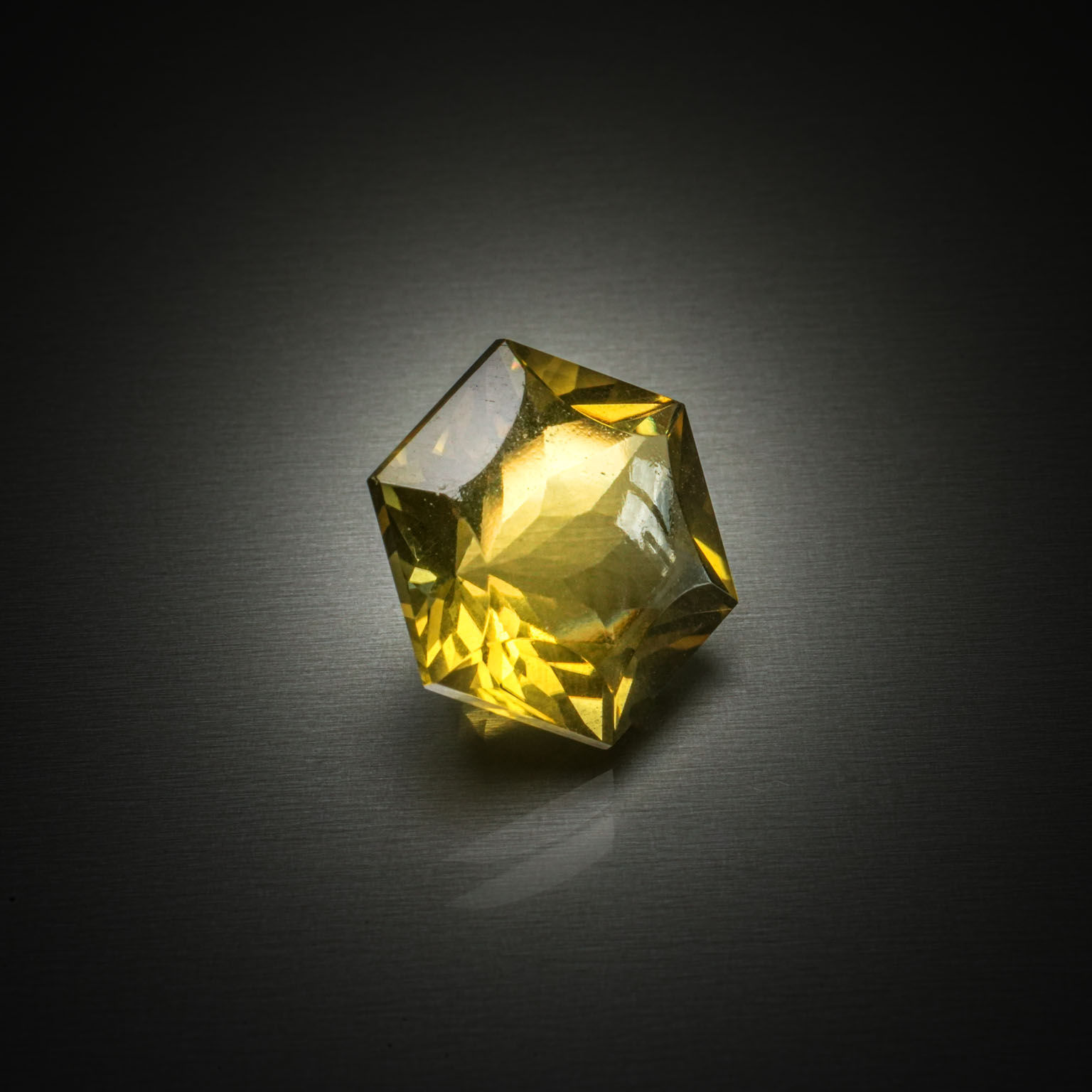 Saphir ovale sur papier. - Lazuli