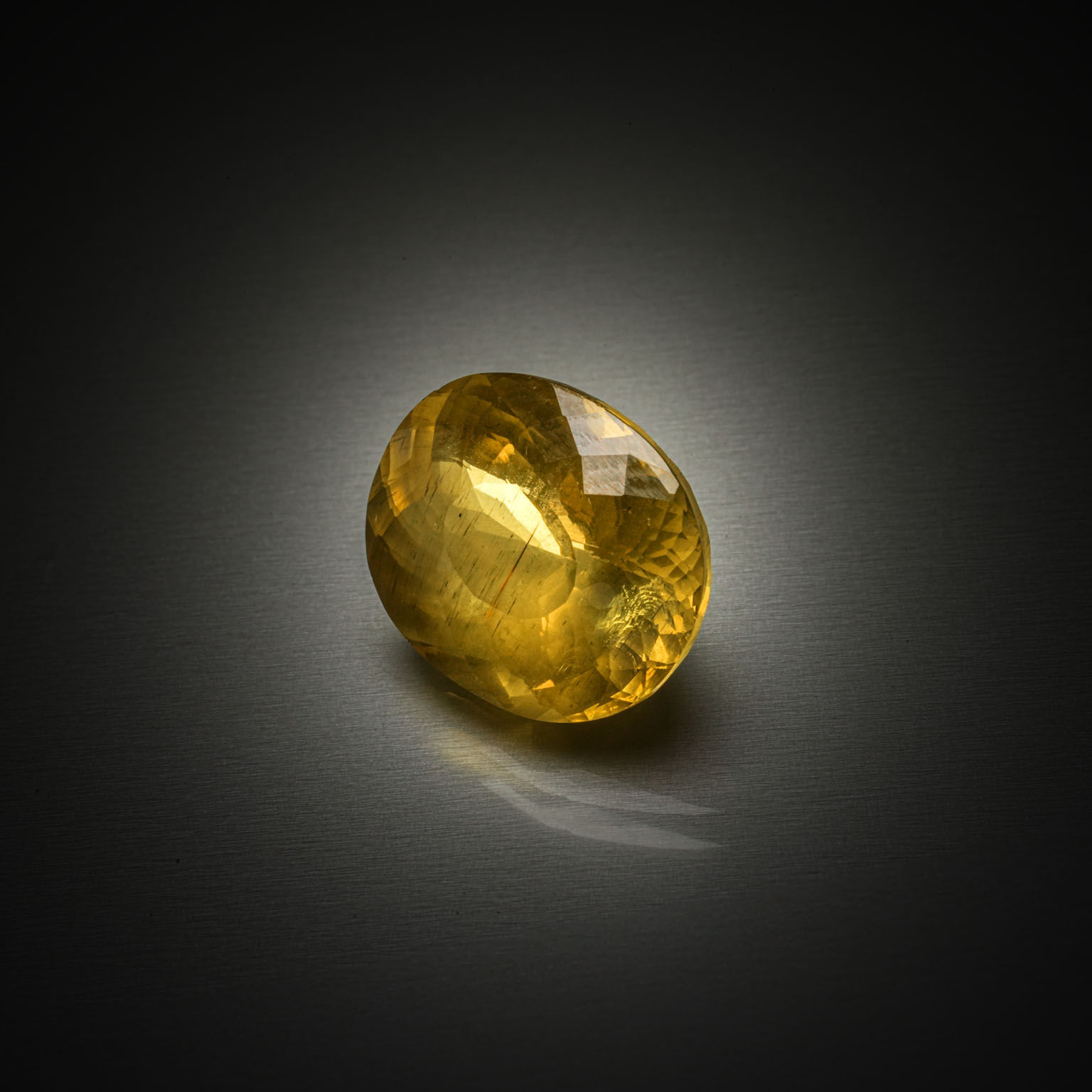 Rubis ovale sur papier. - Lazuli