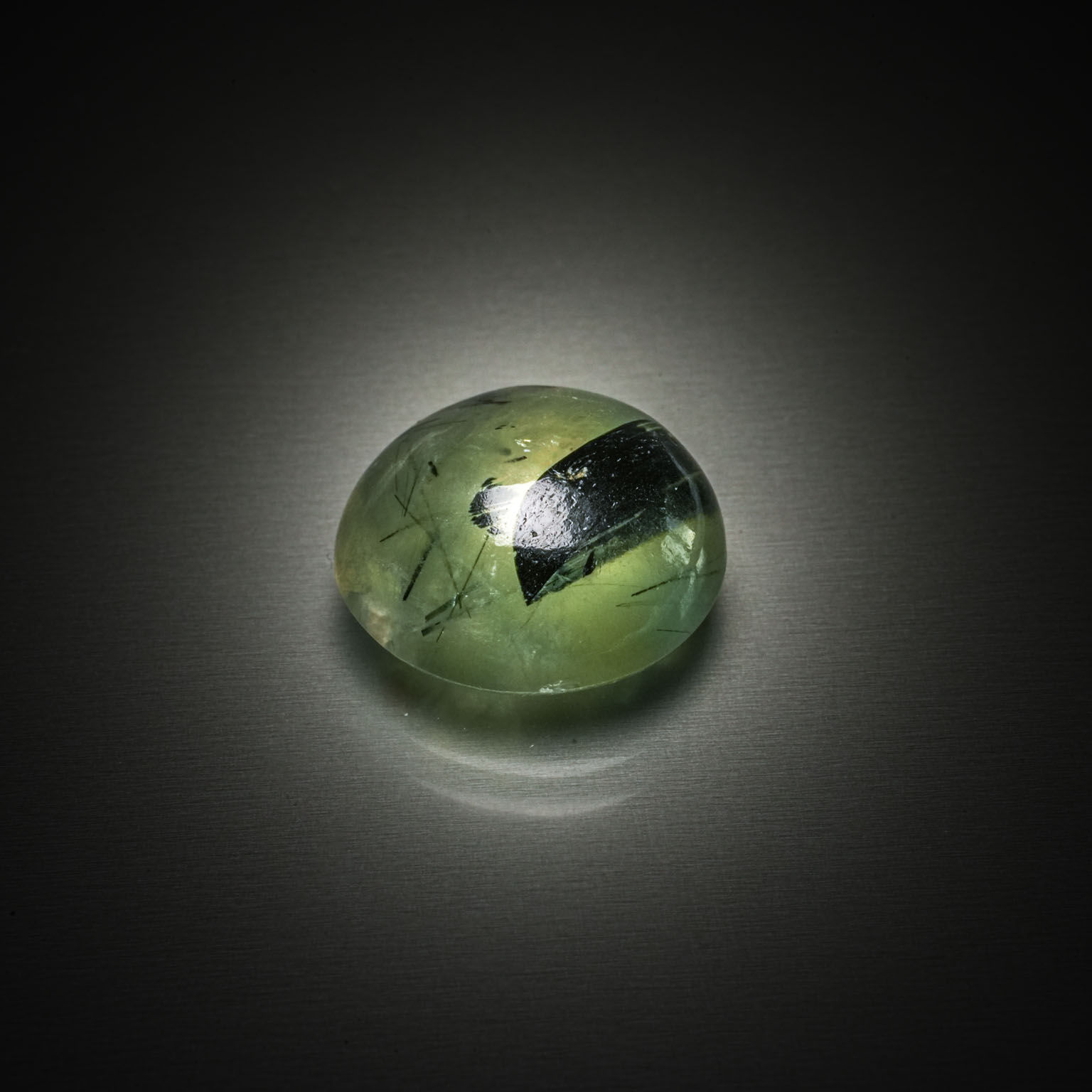 Améthyste ovale sur papier. - Lazuli