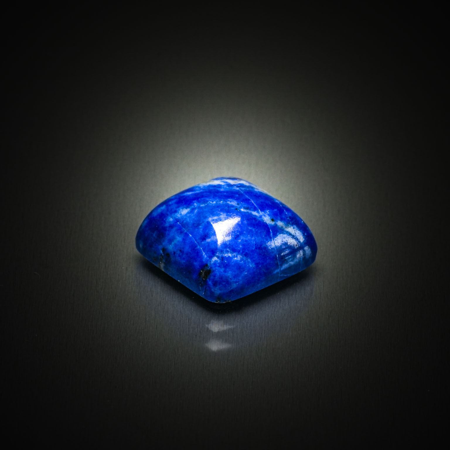 Grenat orange hessonite coussin sur papier. - Lazuli