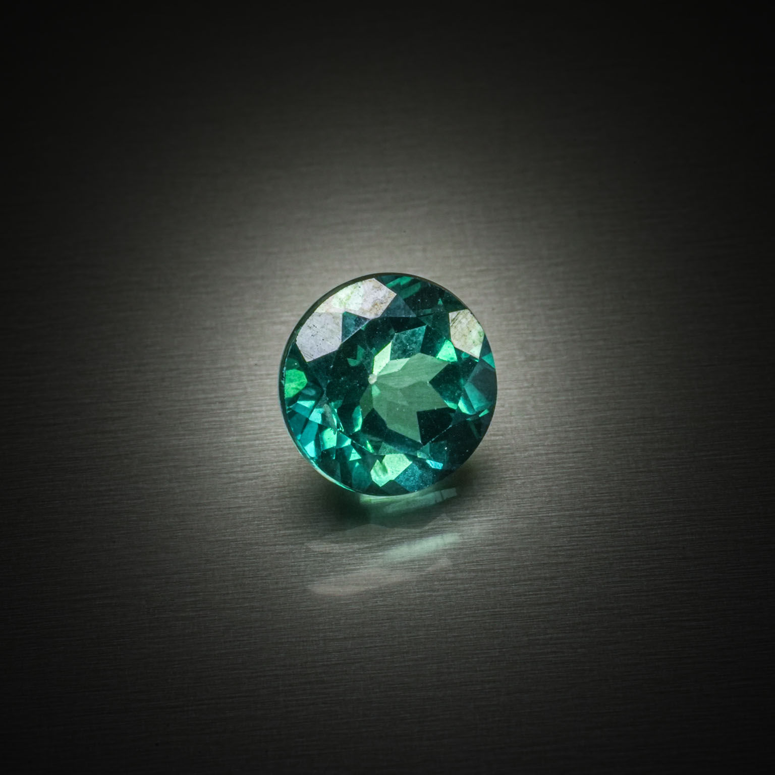 Appairage de tanzanites poires sur papier. - Lazuli