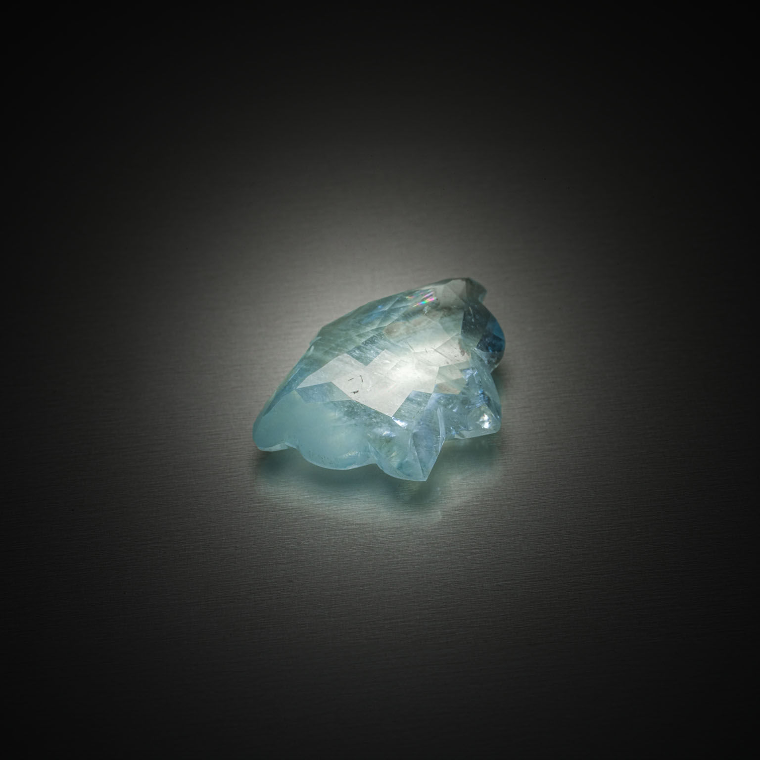 Aigue-marine papillon sur papier. - Lazuli