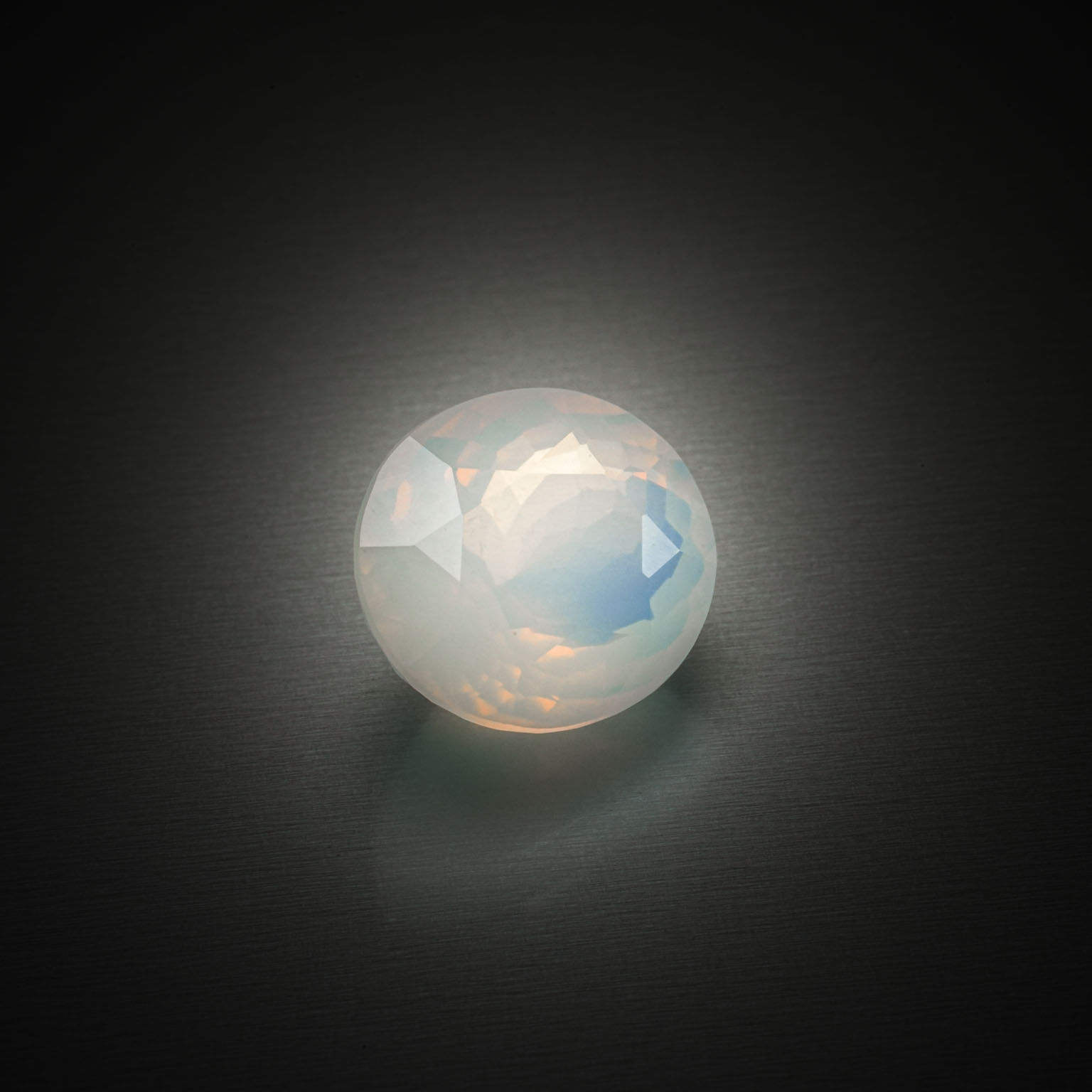 Lot de dix émeraudes sur papier. - Lazuli