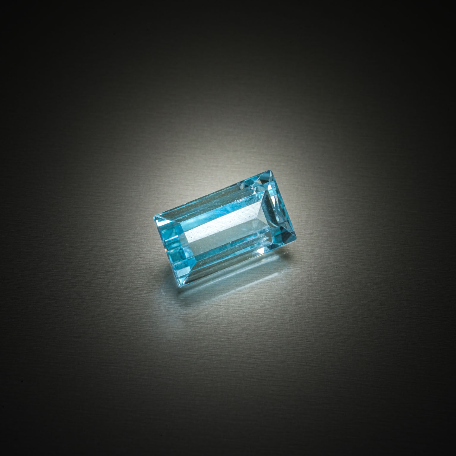 Iolite poire sur papier. - Lazuli