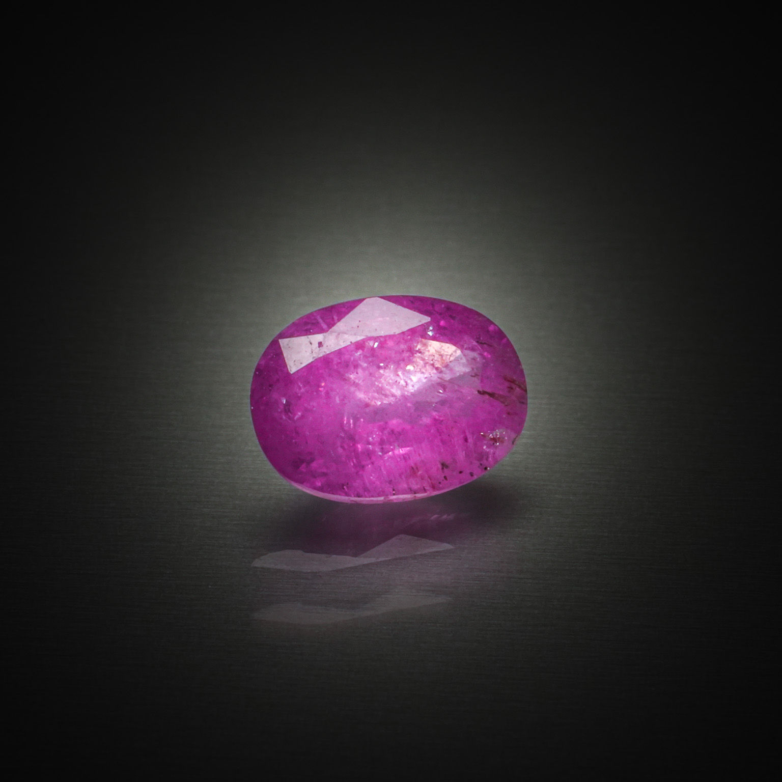 Fluorite verte ovale sur papier. - Lazuli