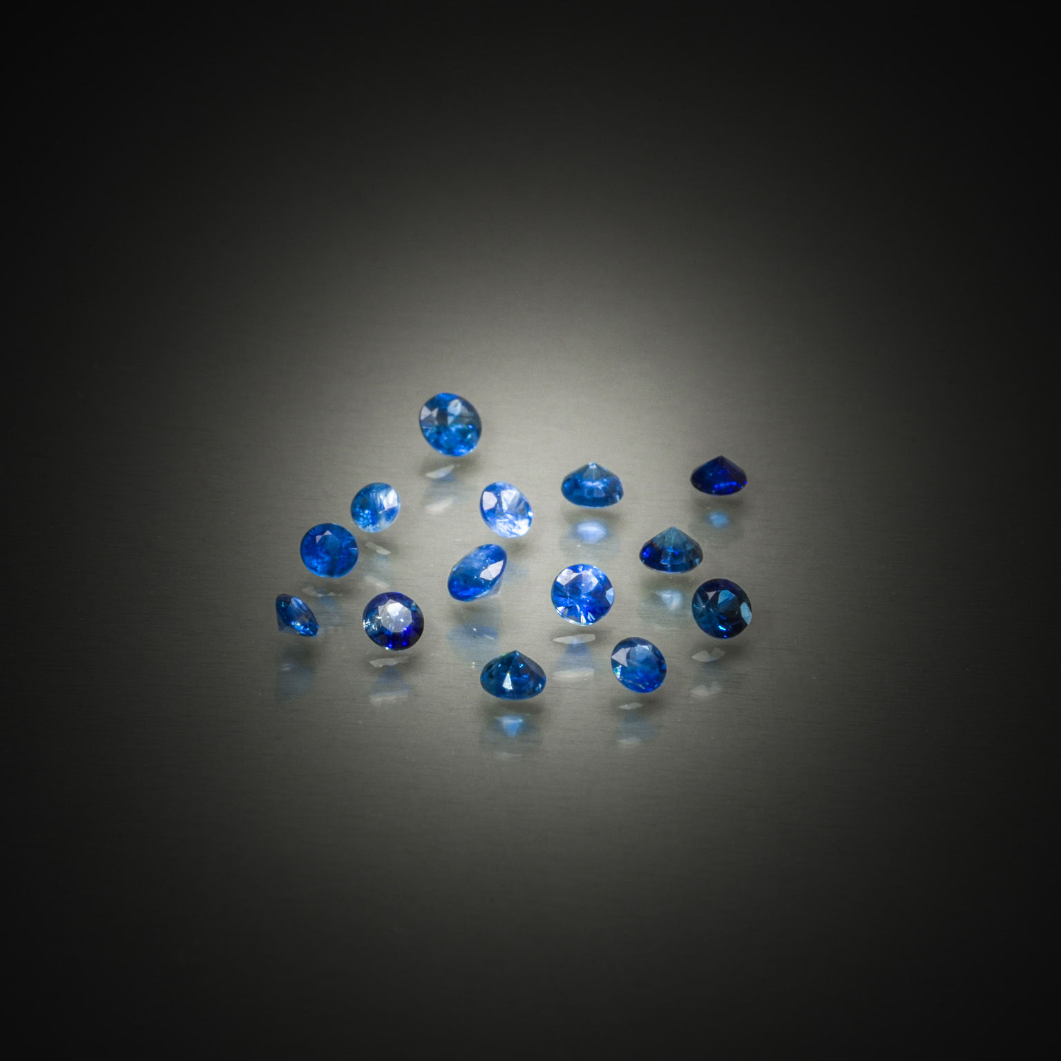 Agate multicolore ovale cabochon sur papier. - Lazuli