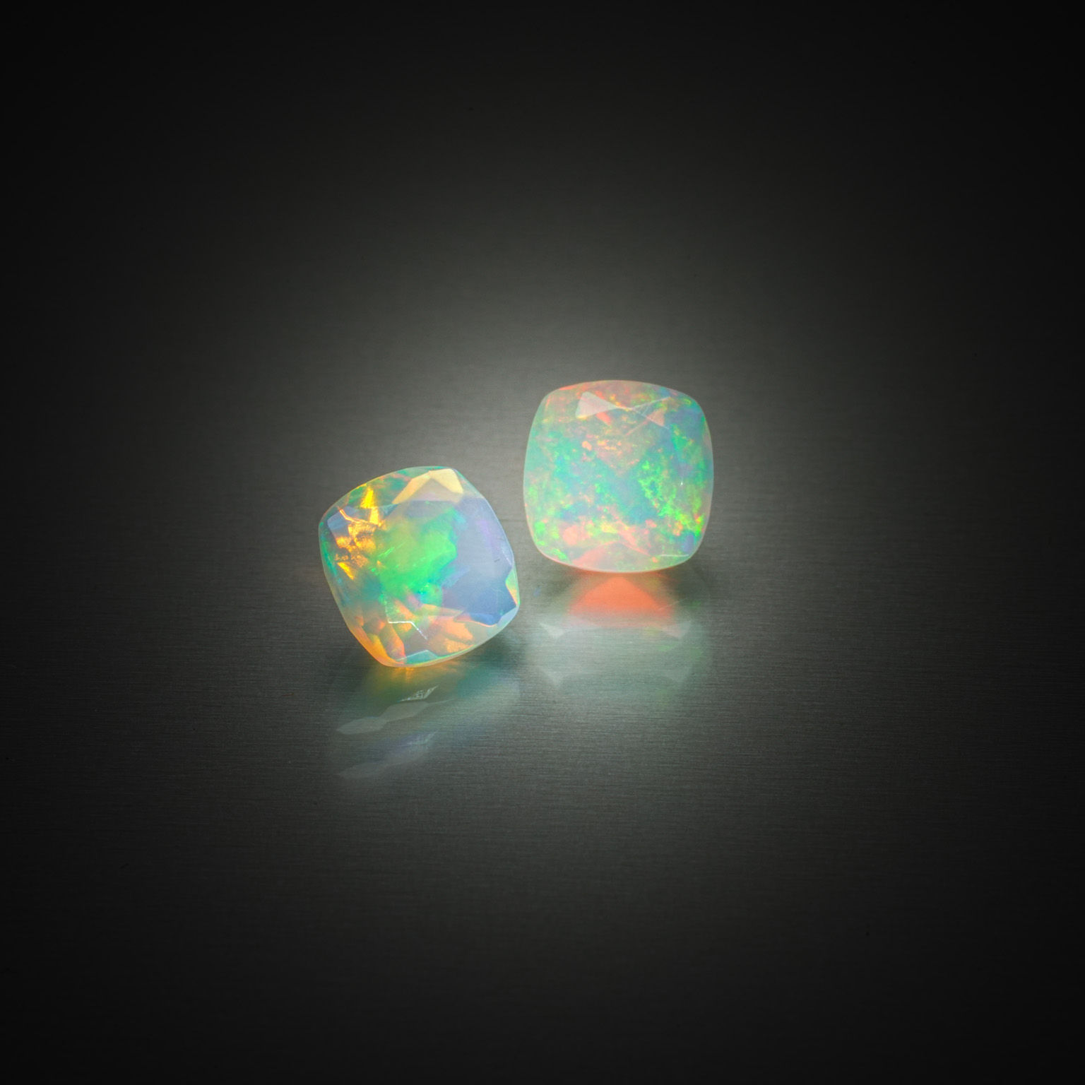 Zircon orange cœur sur papier. - Lazuli