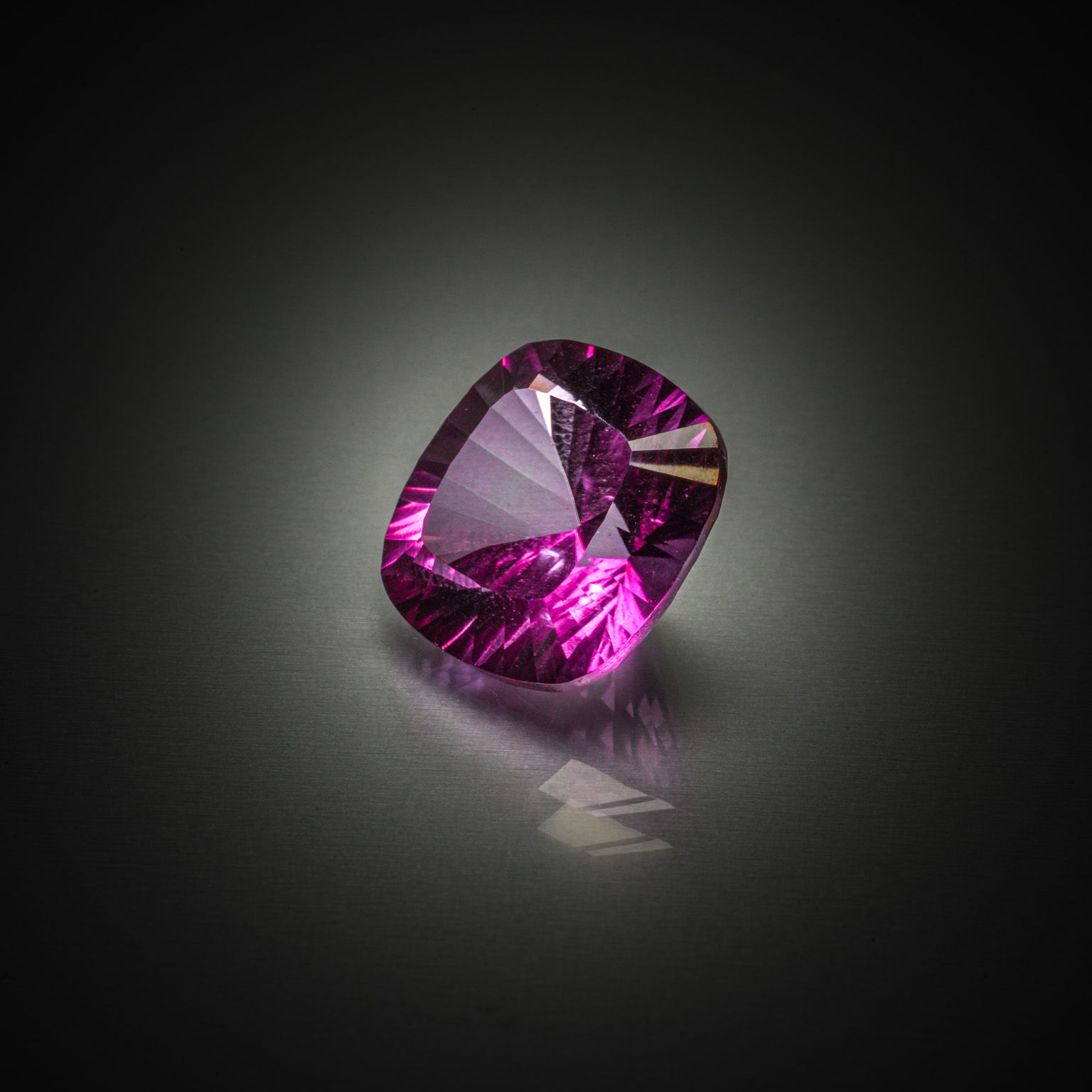 Appairage de tanzanites ovales sur papier. - Lazuli