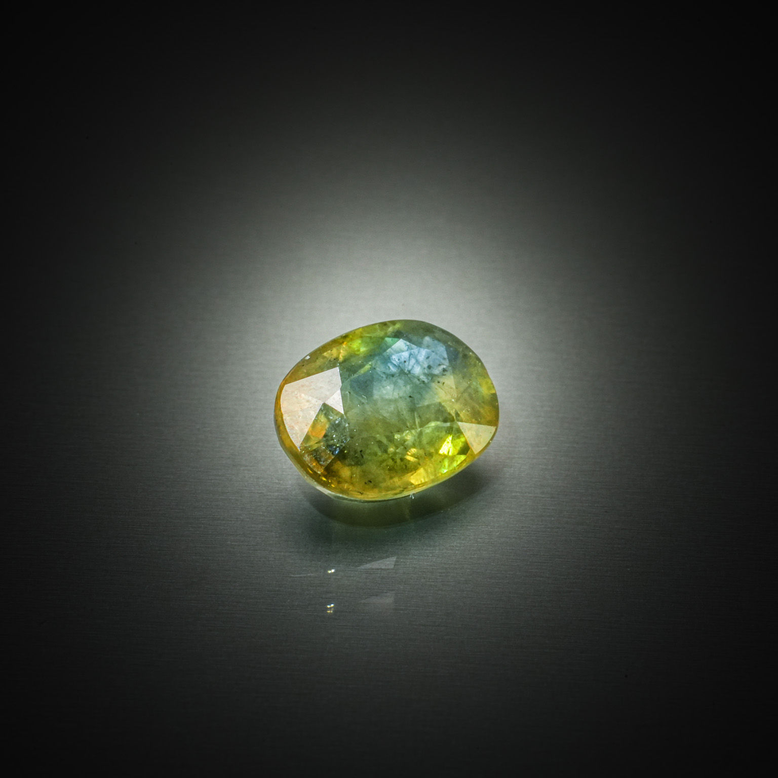Lot de ving-trois diamants de couleurs ronds sur papier. - Lazuli