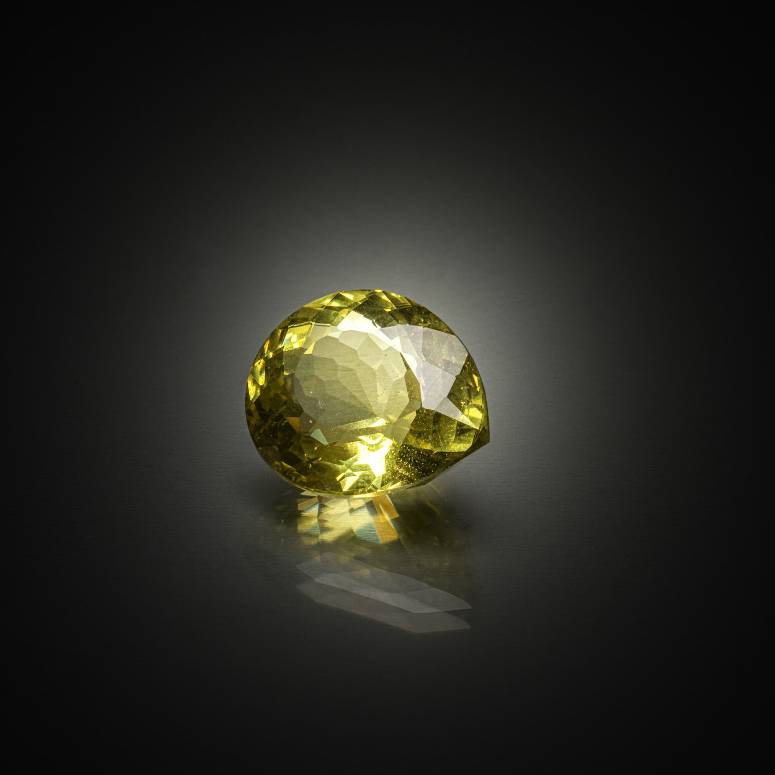 Quartz lemon ovale sur papier. - Lazuli