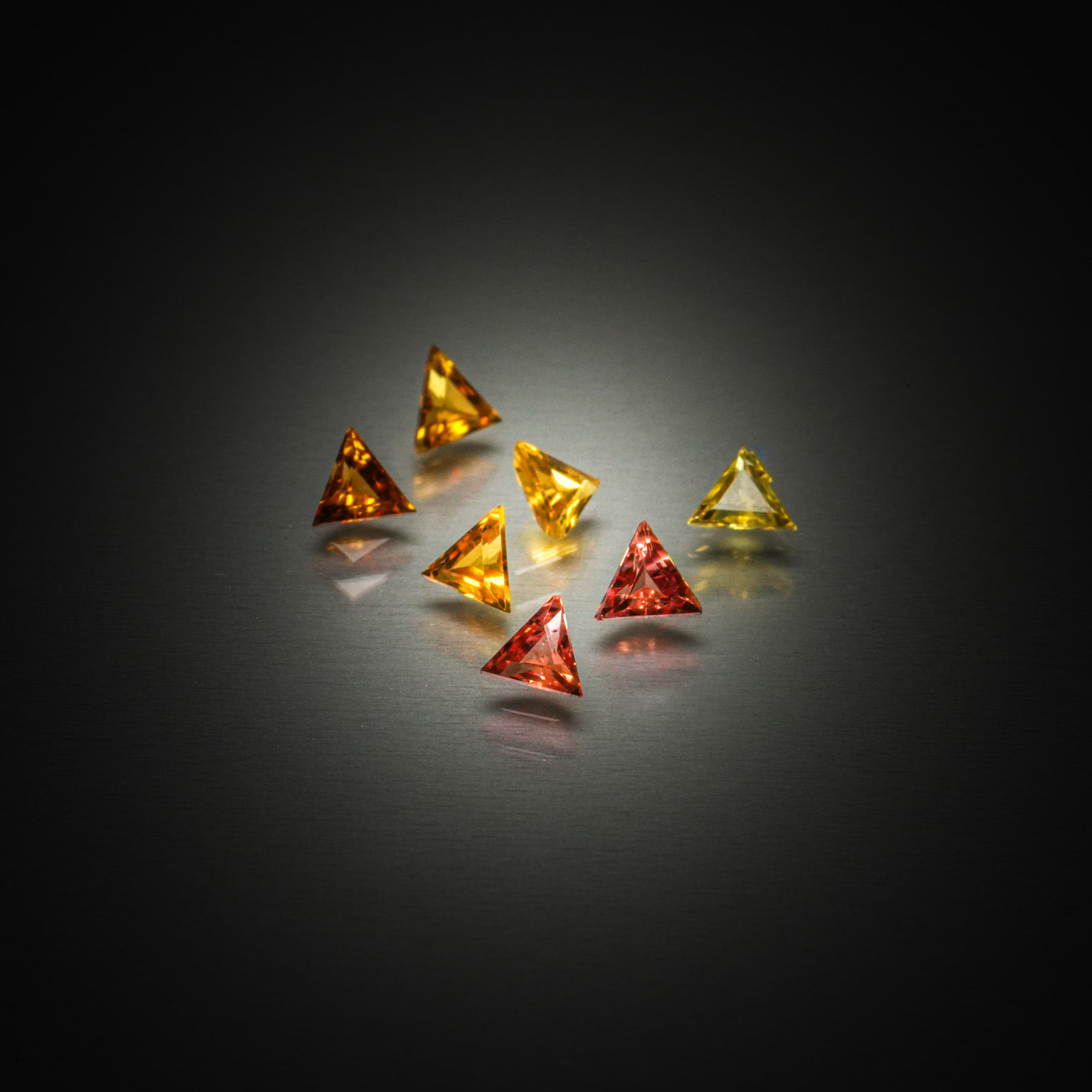 Appairage d&rsquo;opales ovales cabochons sur papier. - Lazuli