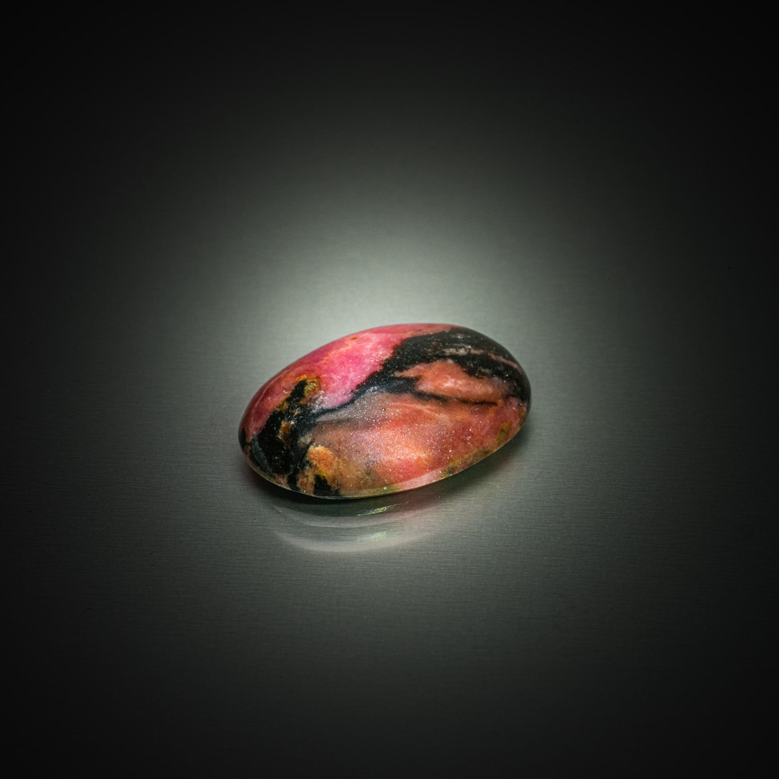 Appairage de quartz rose ovales cabochons sur papier. - Lazuli