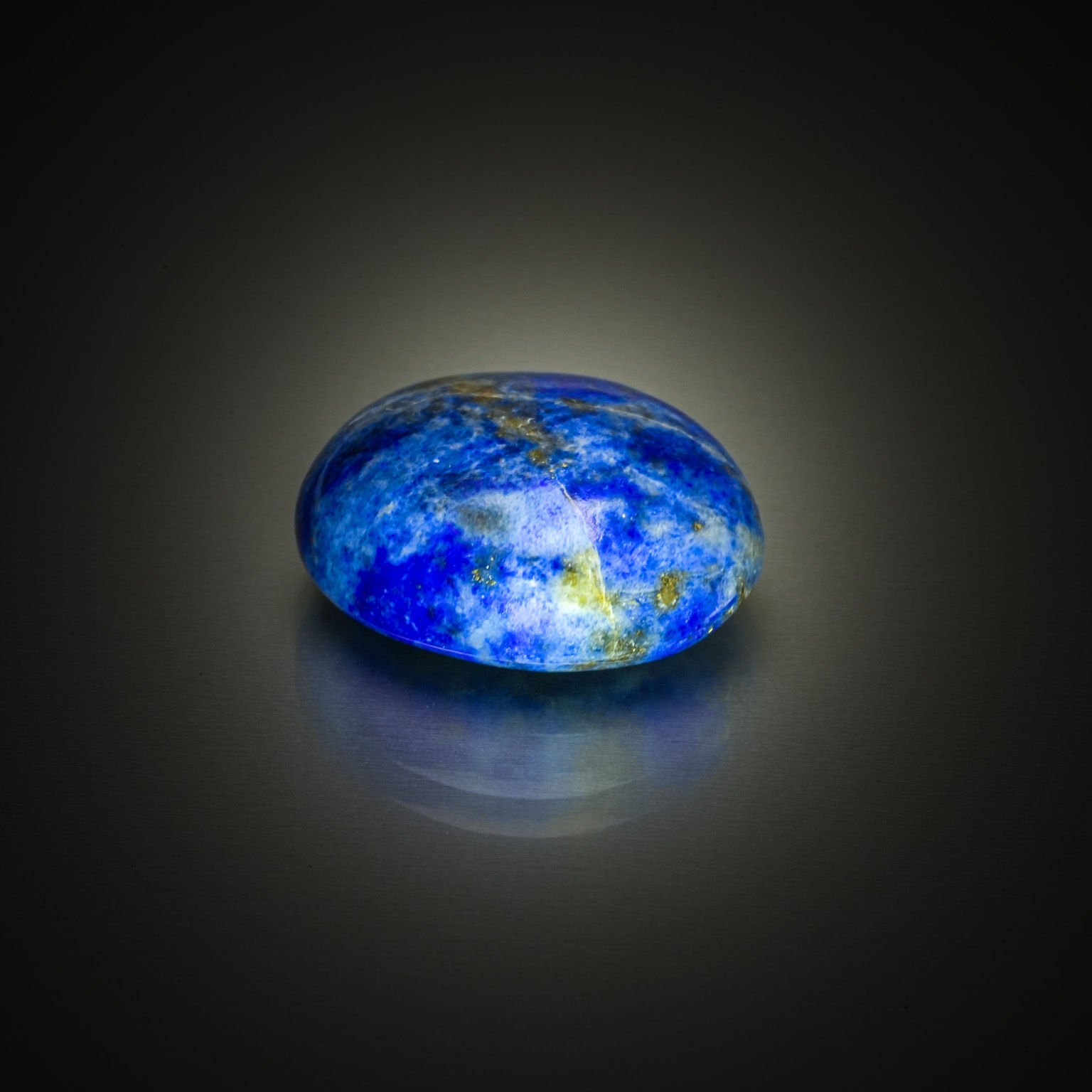 Rubis ovale sur papier. - Lazuli