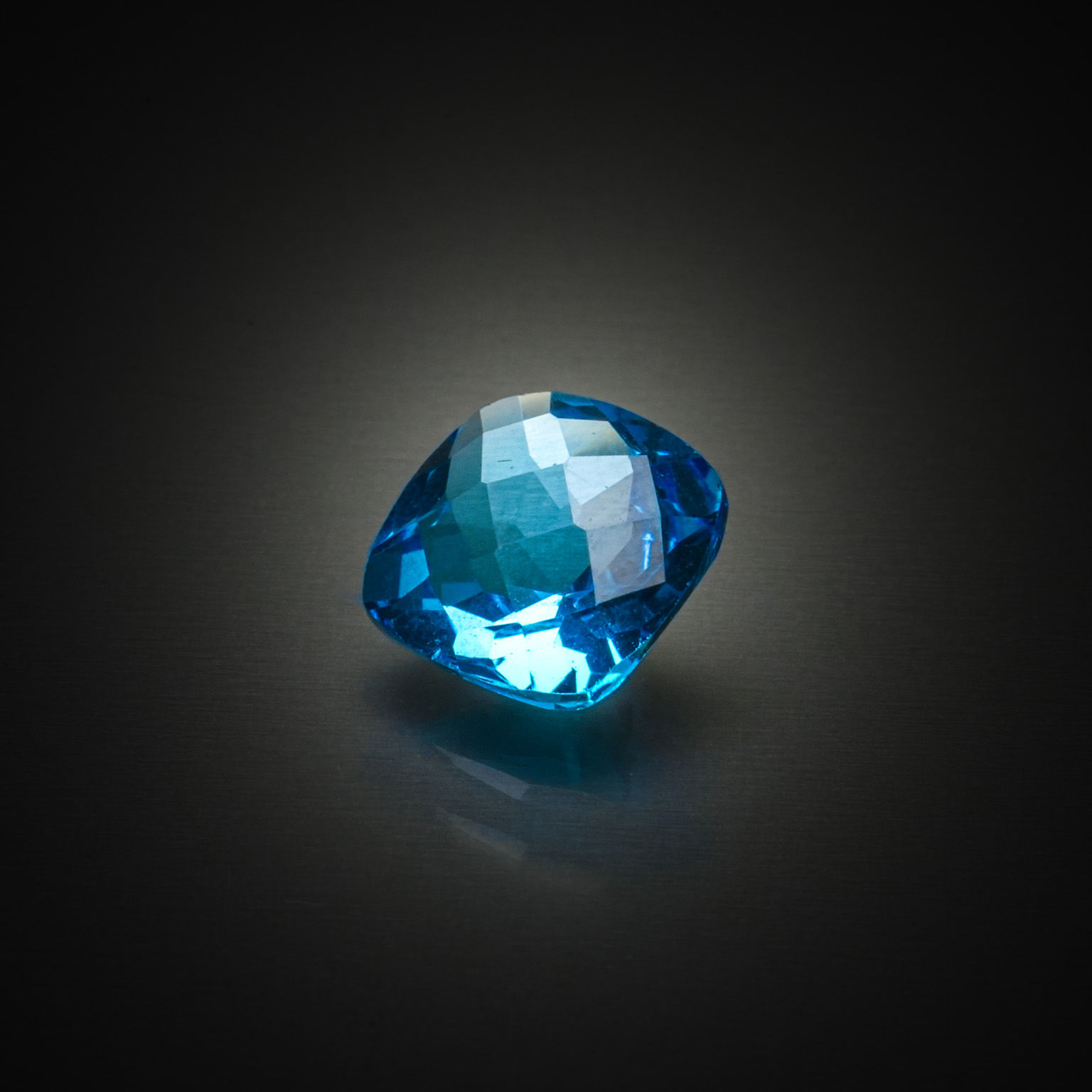 Quartz poire sur papier. - Lazuli
