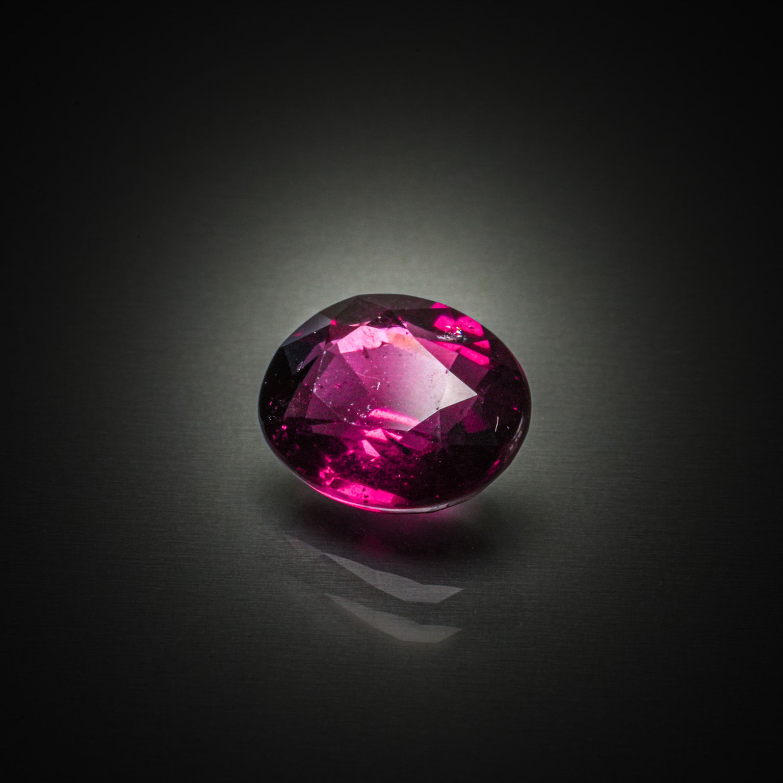 Saphir orange poire sur papier. - Lazuli
