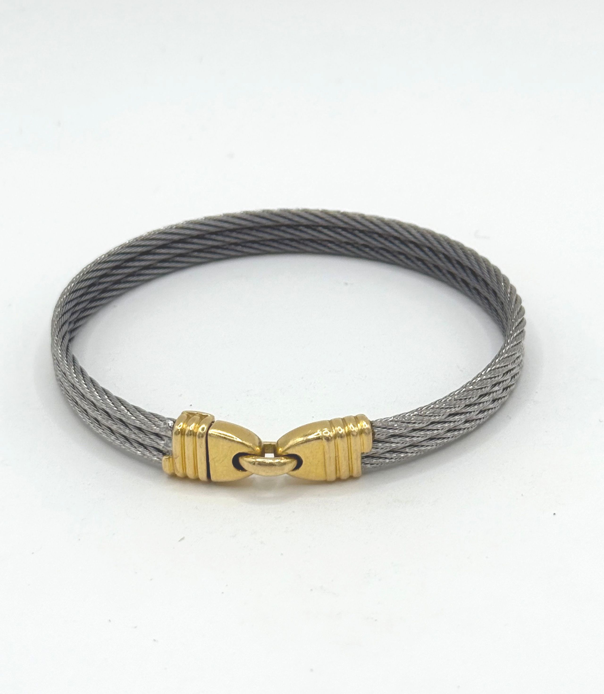 MELLERIO Paris Paire de boutons de manchette en or jaune (750 millièmes) texturé ornée d’une plaque ronde de quartz oeil de tigre. - Lazuli