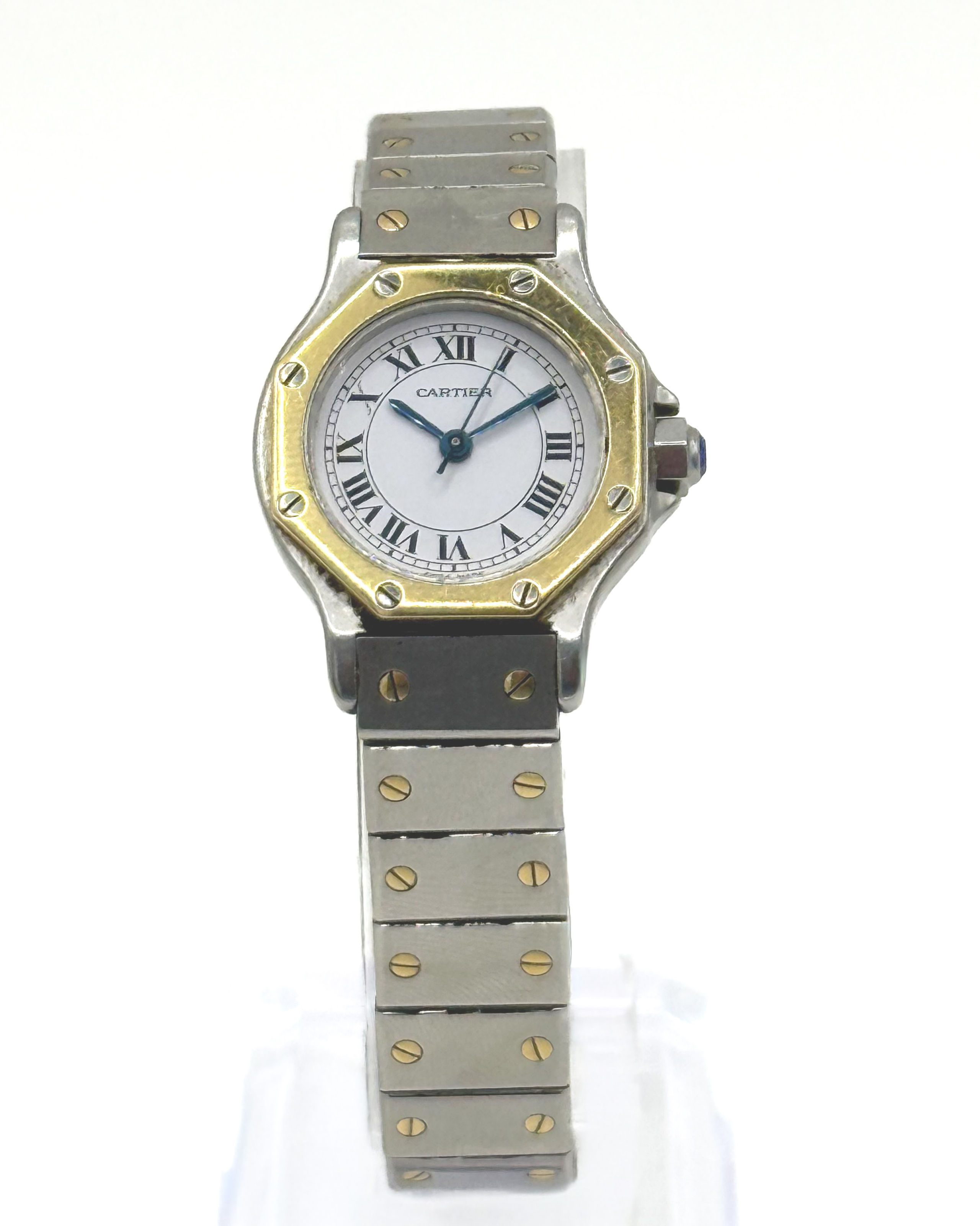 Collier en or gris (750 millièmes) maille forçat et son pendentif octogonal  orné d’un diamant rectangulaire à pans coupés entouré de diamants calibrés. - Lazuli