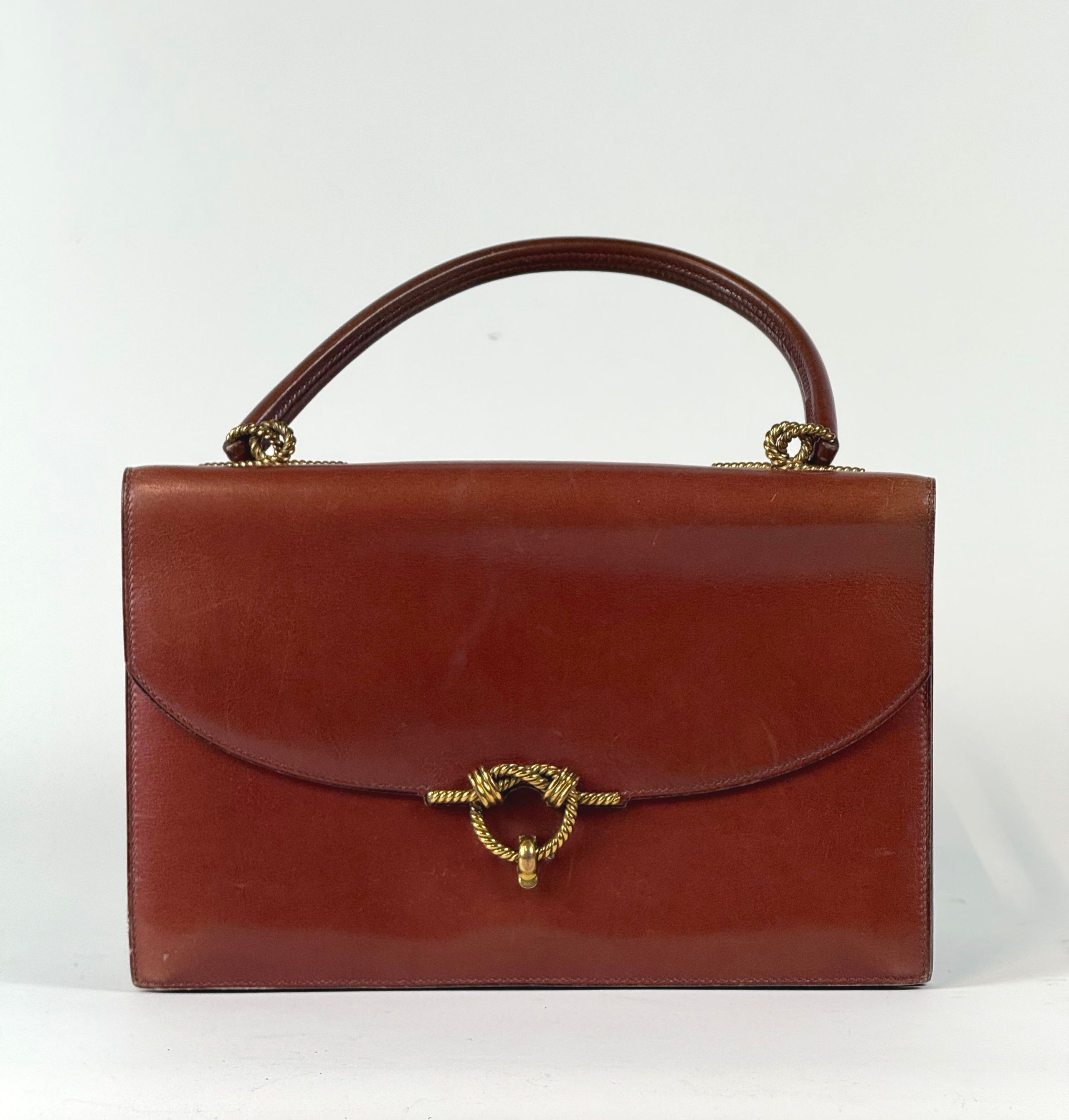 Lot composé d’une pierre taillée, d’un pendentif en agate et de sept perles. Silex, Agate et cornaline. Néolithique, Proche Orient Ier millénaire av. J.C. Asie Occidentale. - Lazuli