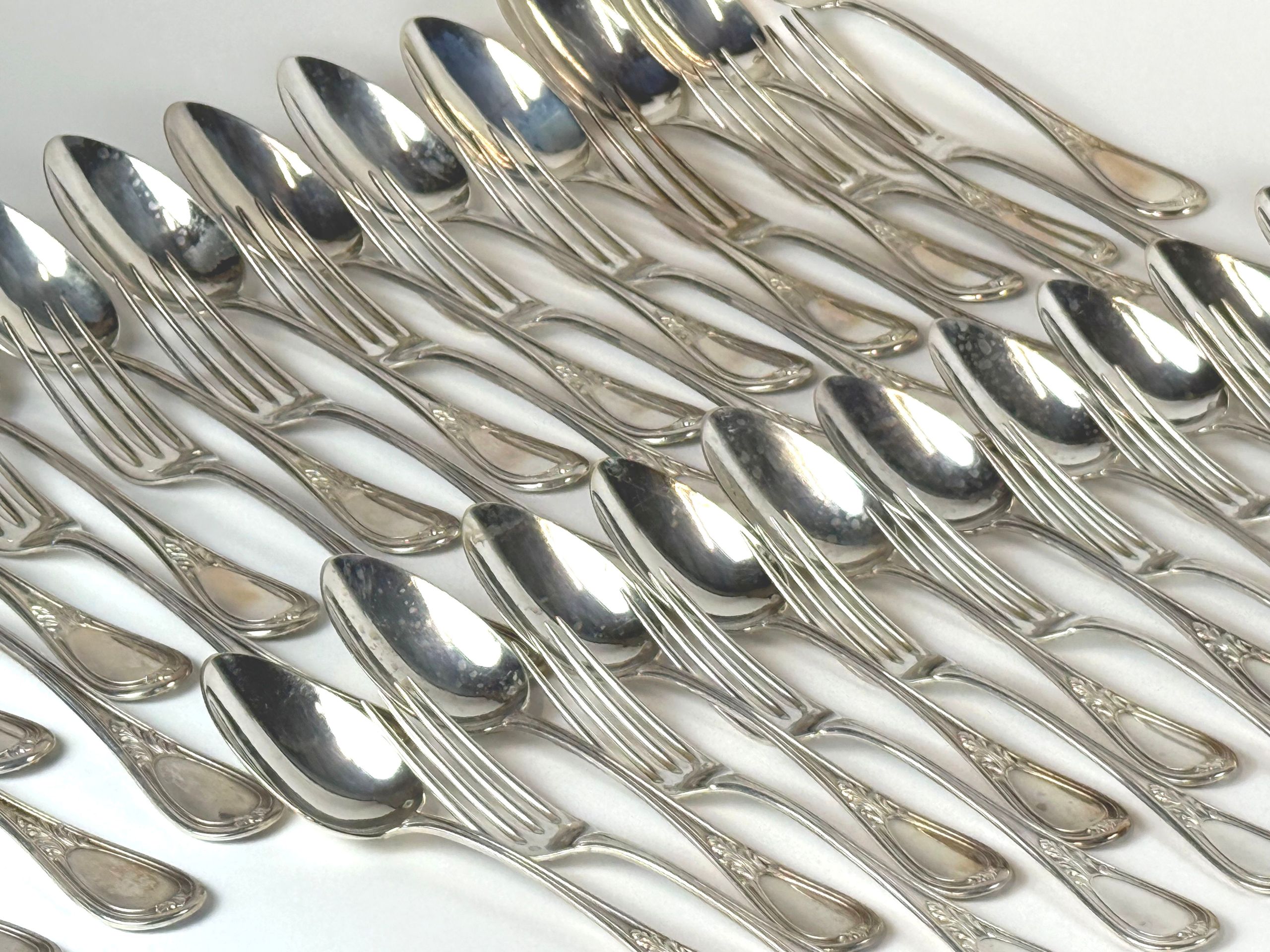 Collier en or jaune (750 millièmes) et argent à maille forçat orné de diamants taille ancienne. - Lazuli