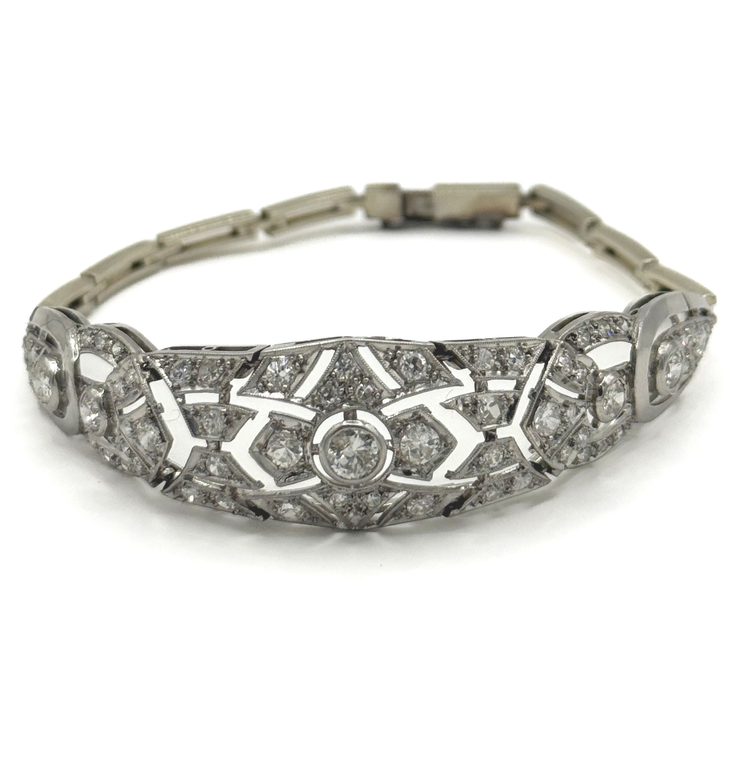 Broche en or rose et gris (750 millièmes) stylisant une gerbe ornée de diamants taille ancienne et de perles. - Lazuli