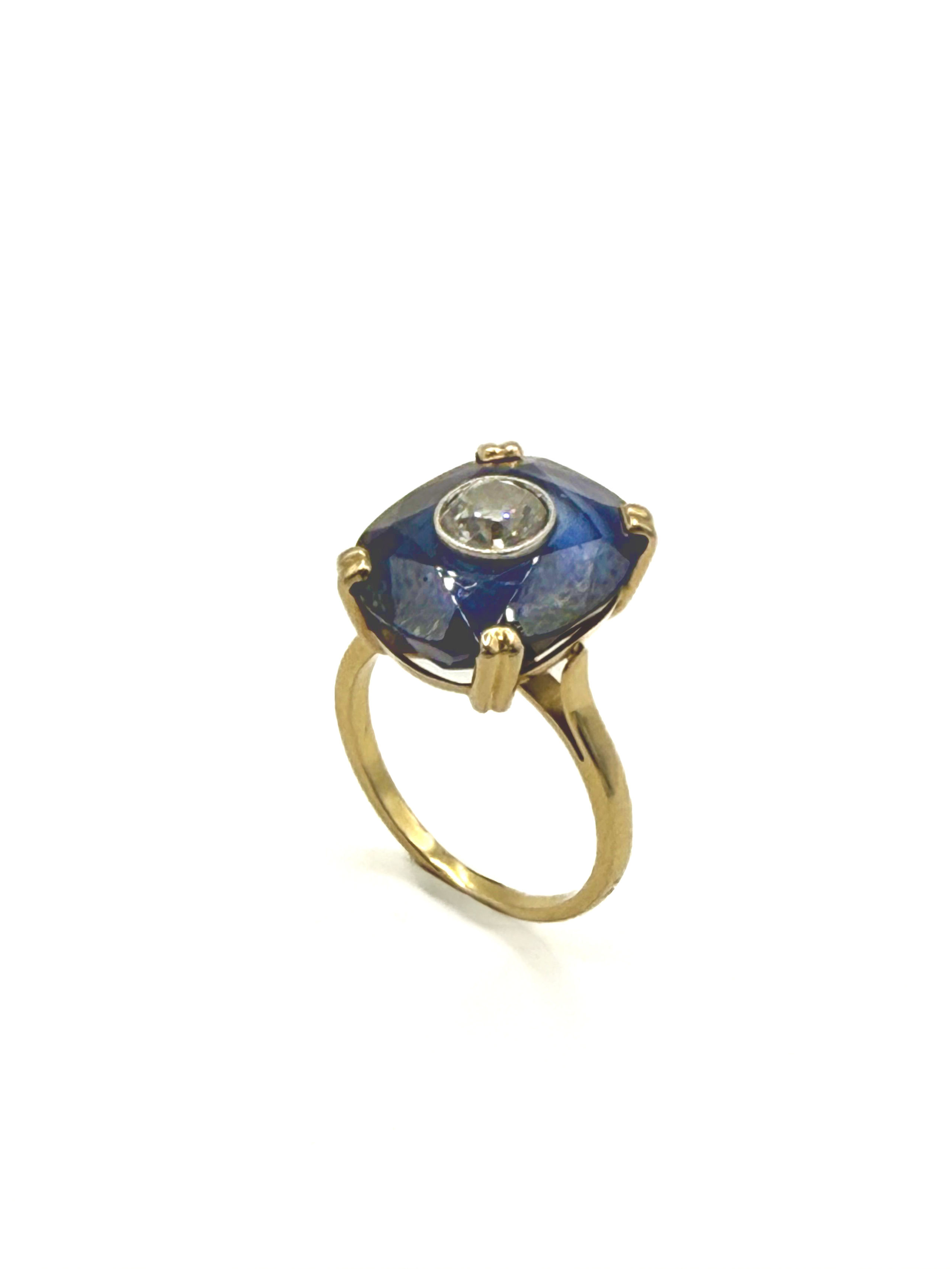 Bracelet orné d’une perle plate en jadéite et de perles sphériques en or. Travail ancien asiatico-occidental. - Lazuli