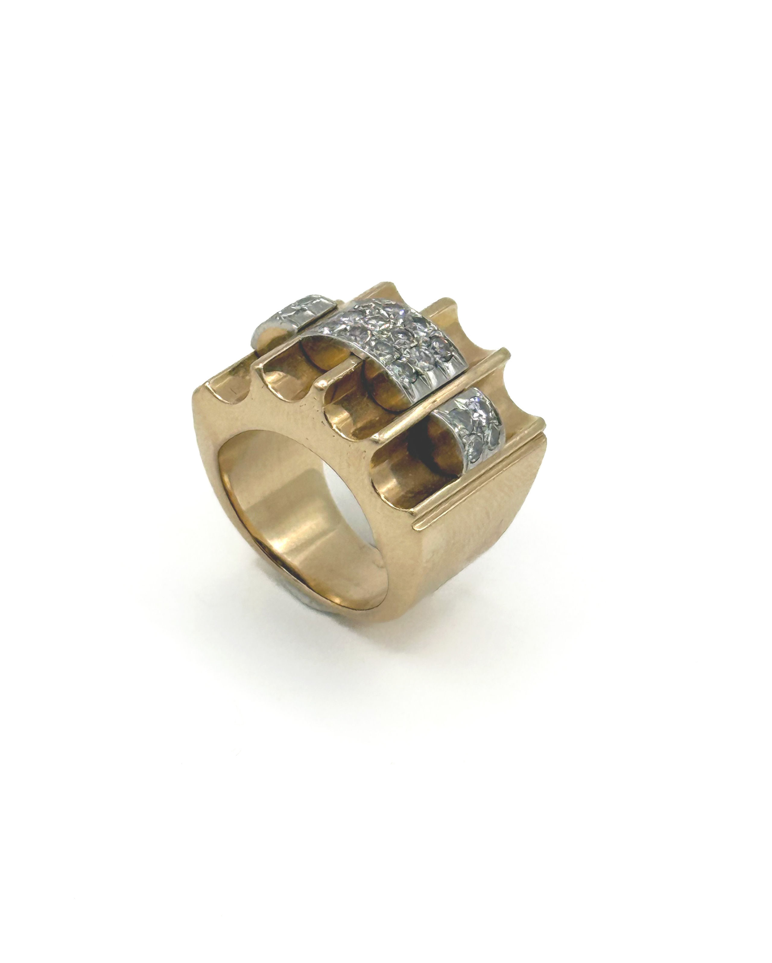 Broche en or rose et gris (750 millièmes) stylisant une gerbe ornée de diamants taille ancienne et de perles. - Lazuli