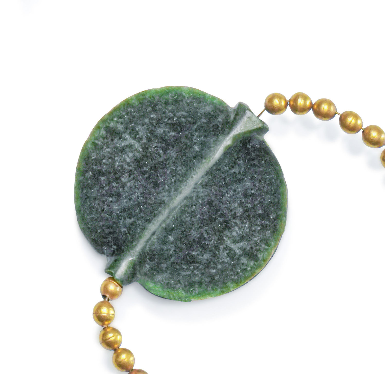 Bracelet orné d’une perle plate en jadéite et de perles sphériques en or. Travail ancien asiatico-occidental. - Lazuli