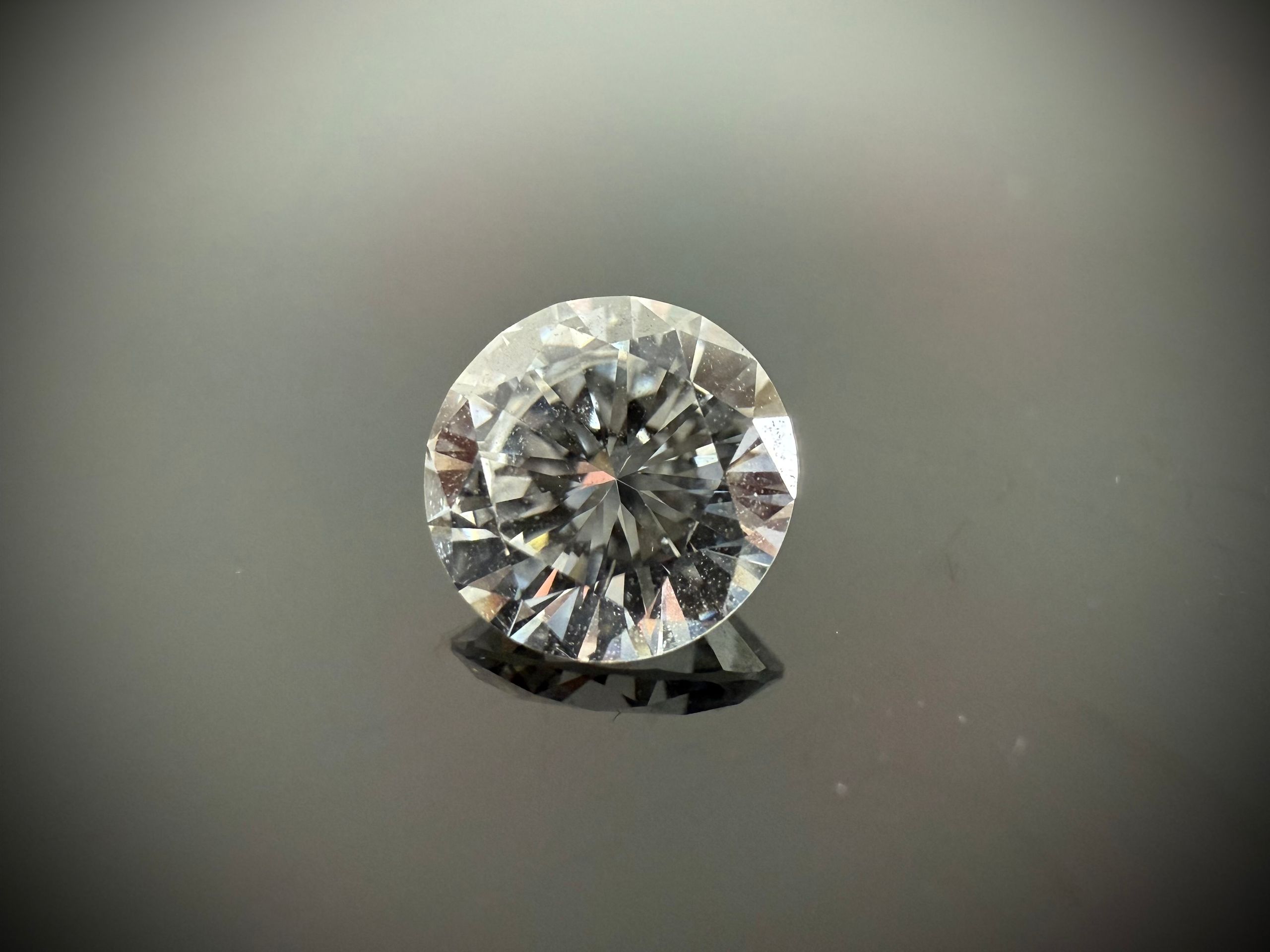 Diamant rond sur papier. - Lazuli