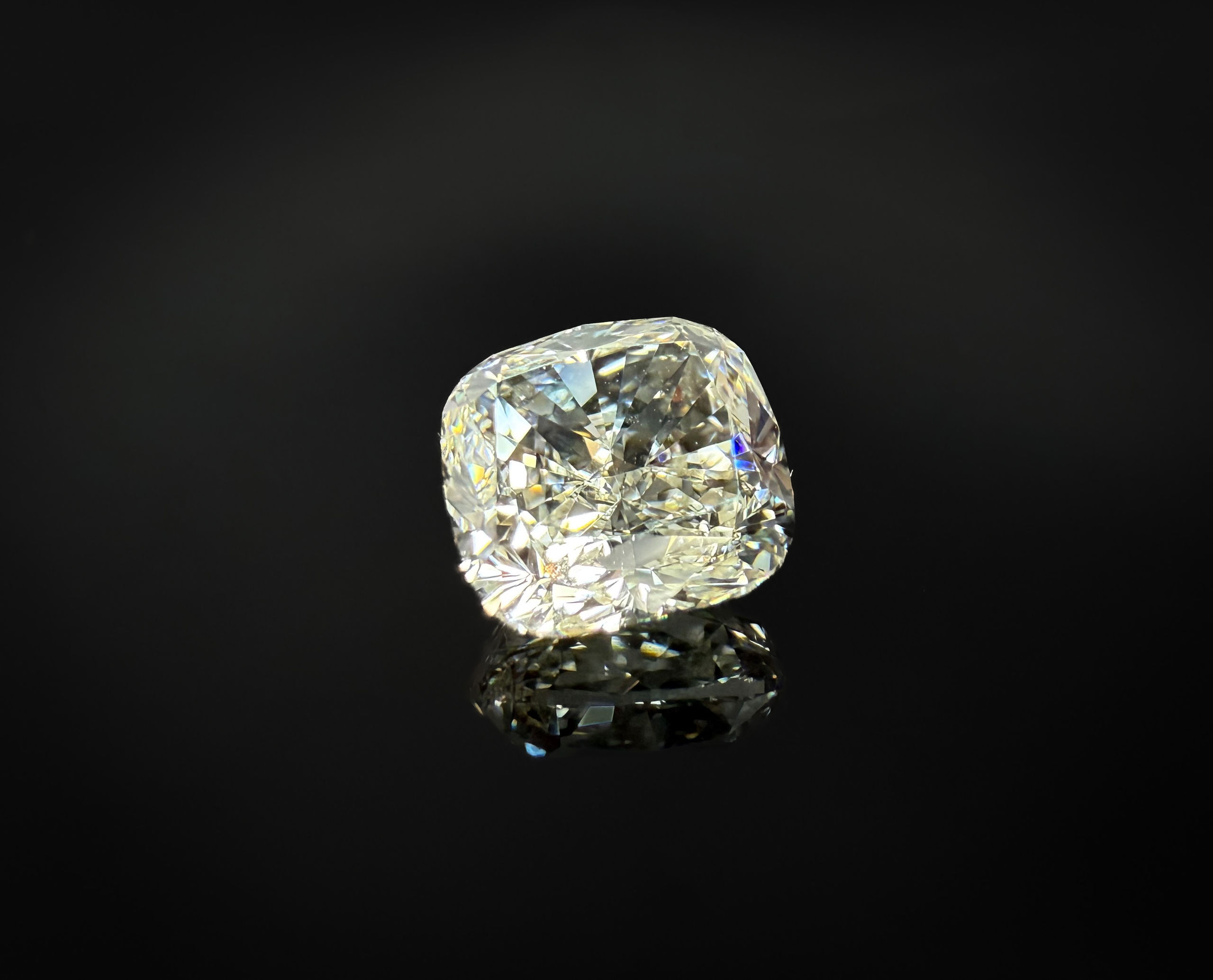 Diamant coussin sur papier. - Lazuli