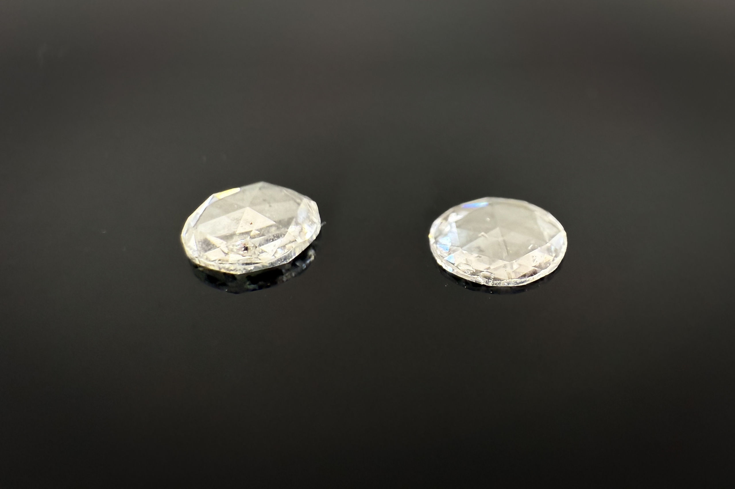 Diamant rond sur papier. - Lazuli
