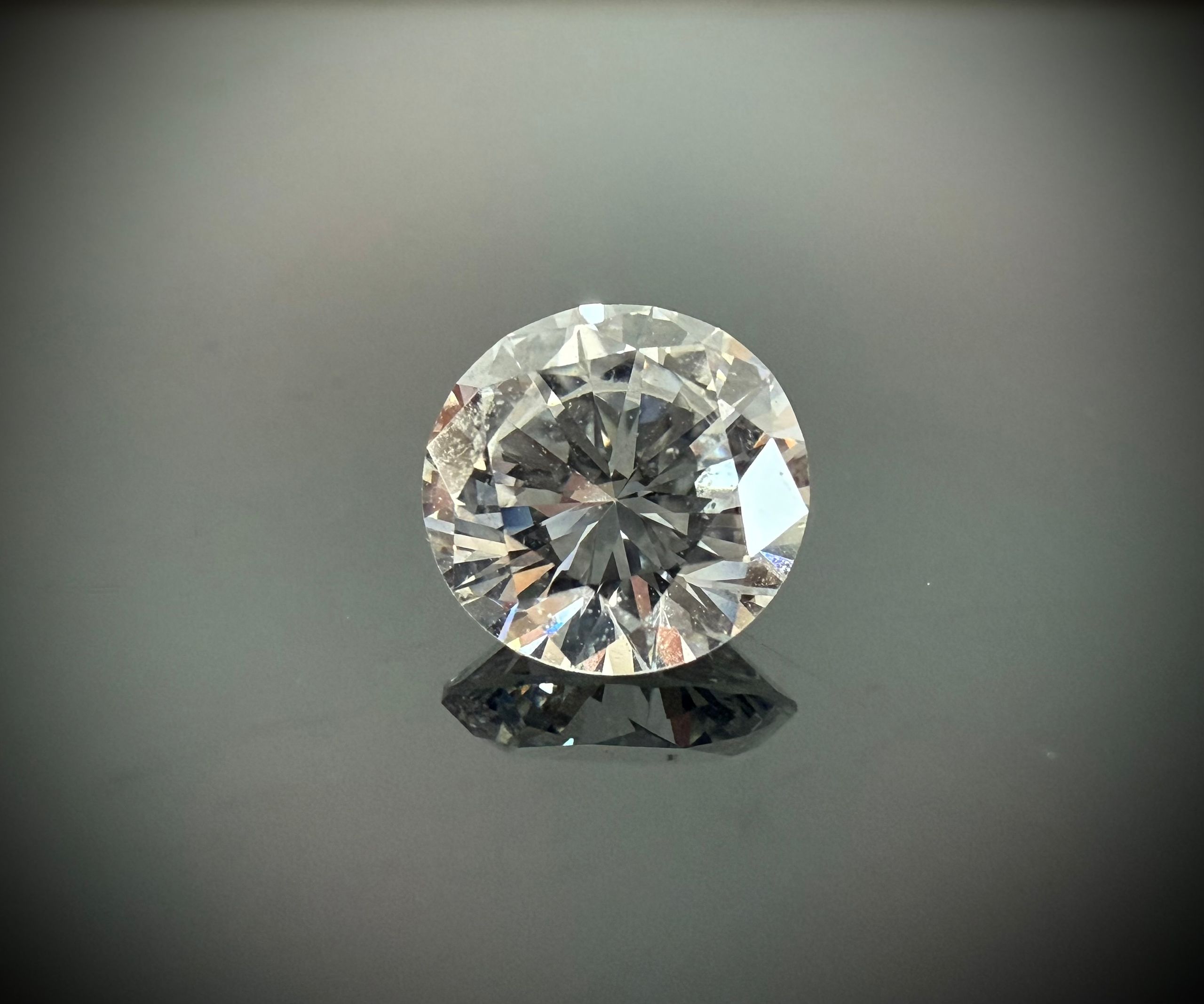Diamant marquise sur papier. - Lazuli