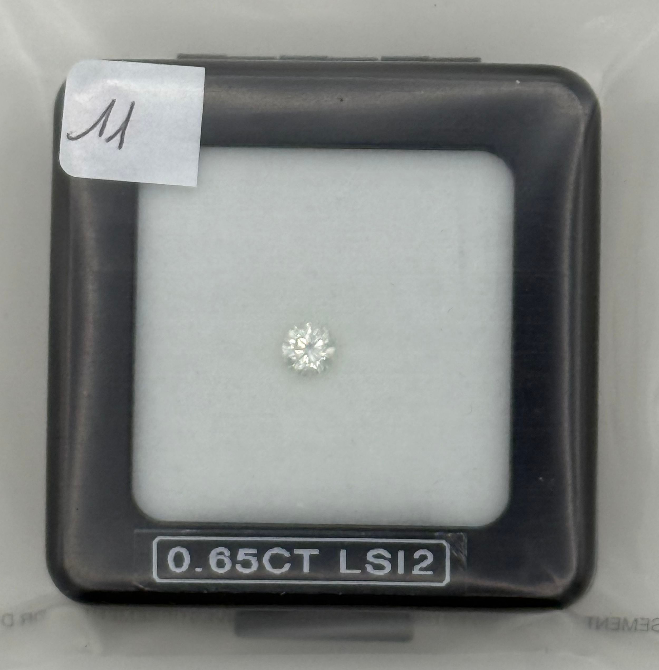 Diamant rond sur papier. - Lazuli