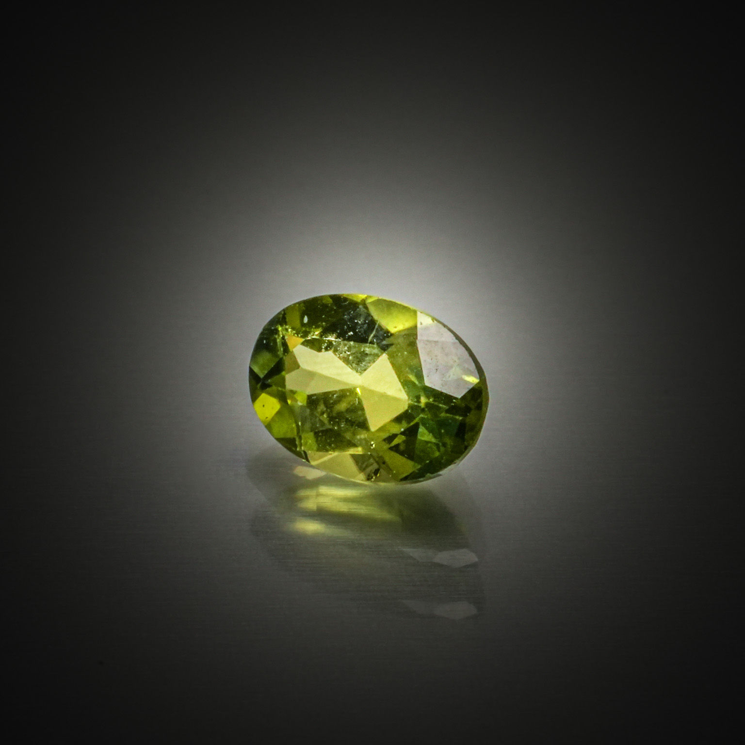 Tanzanite poire sur papier. - Lazuli