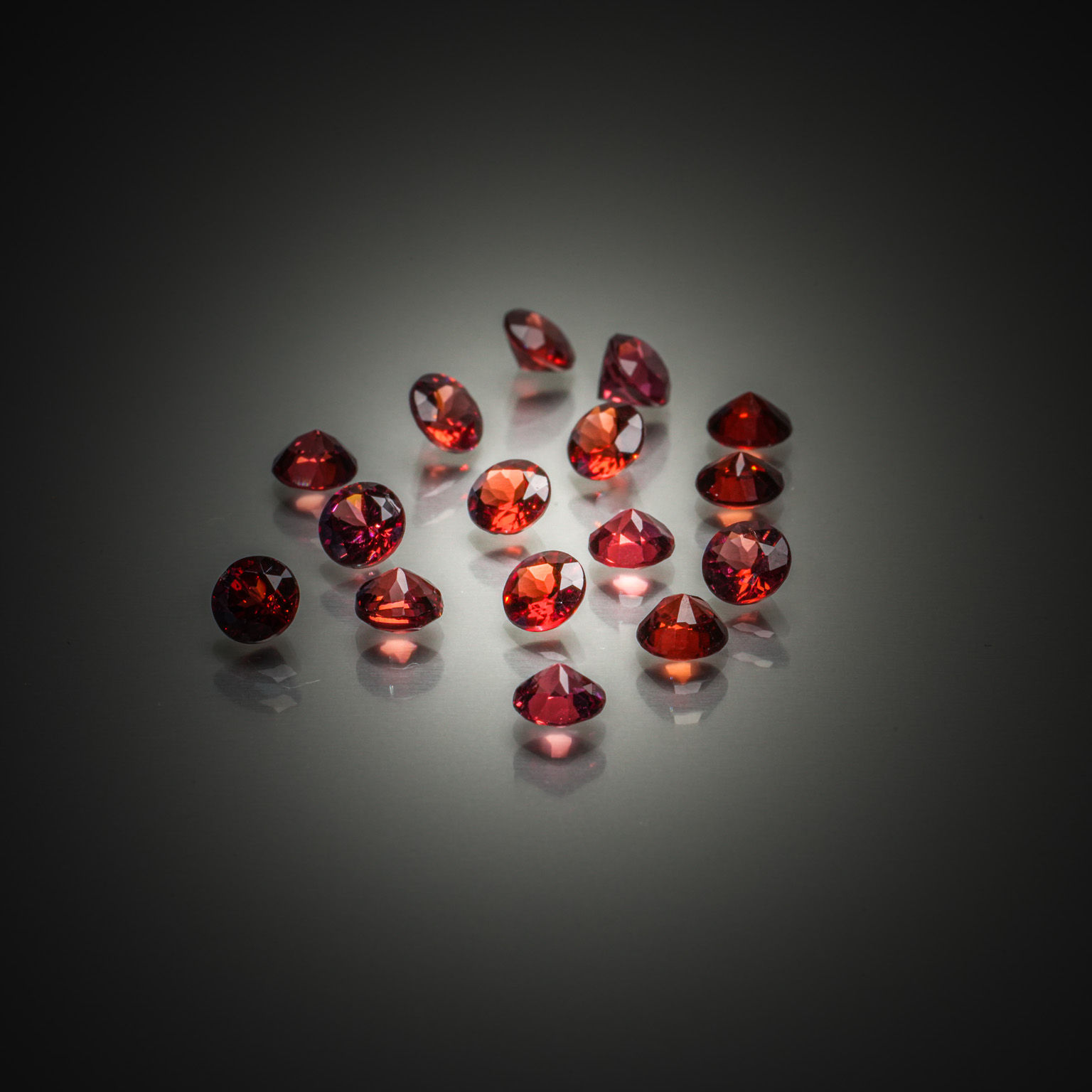 Zircon orange cœur sur papier. - Lazuli