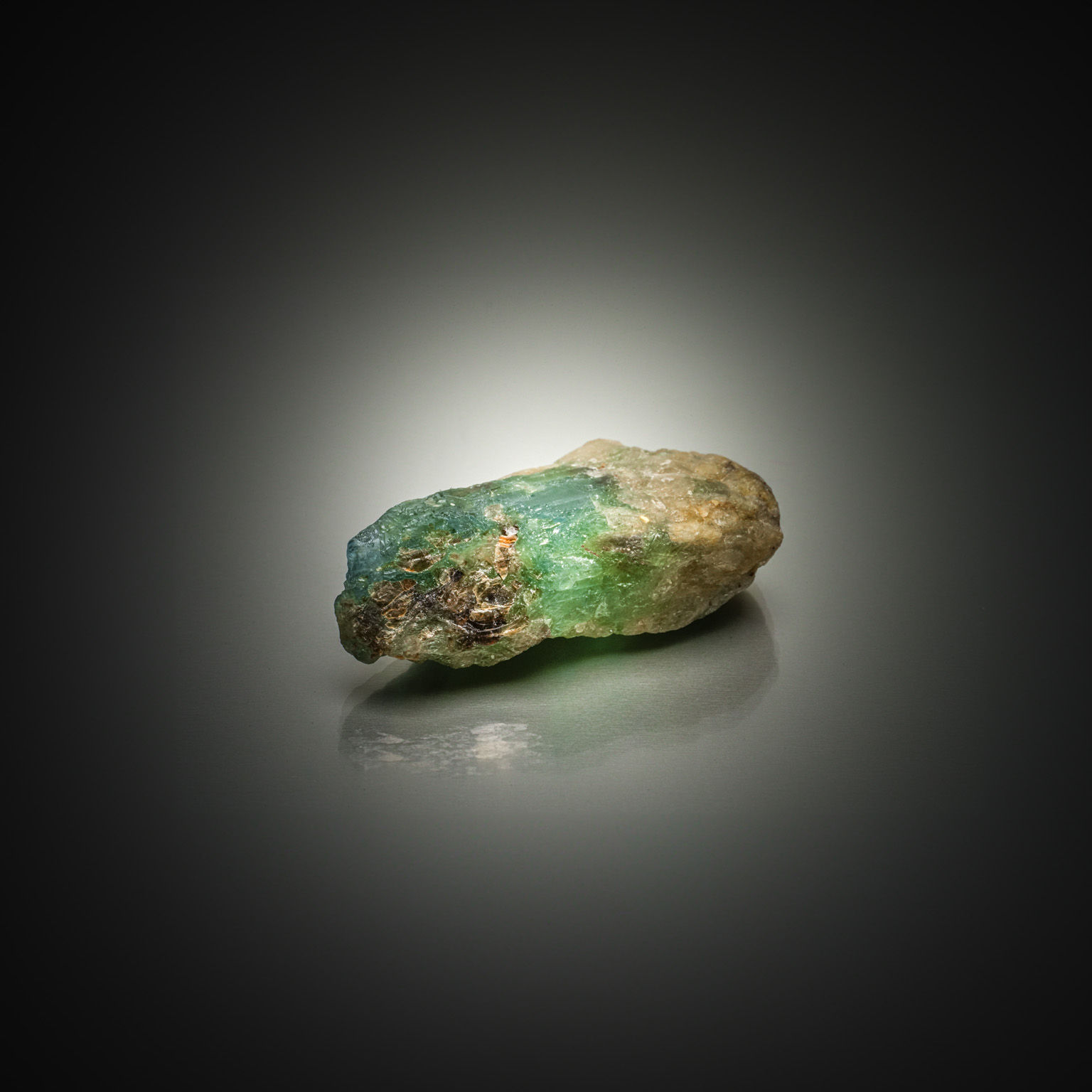 Quartz jaune fumé ovale sur papier. - Lazuli