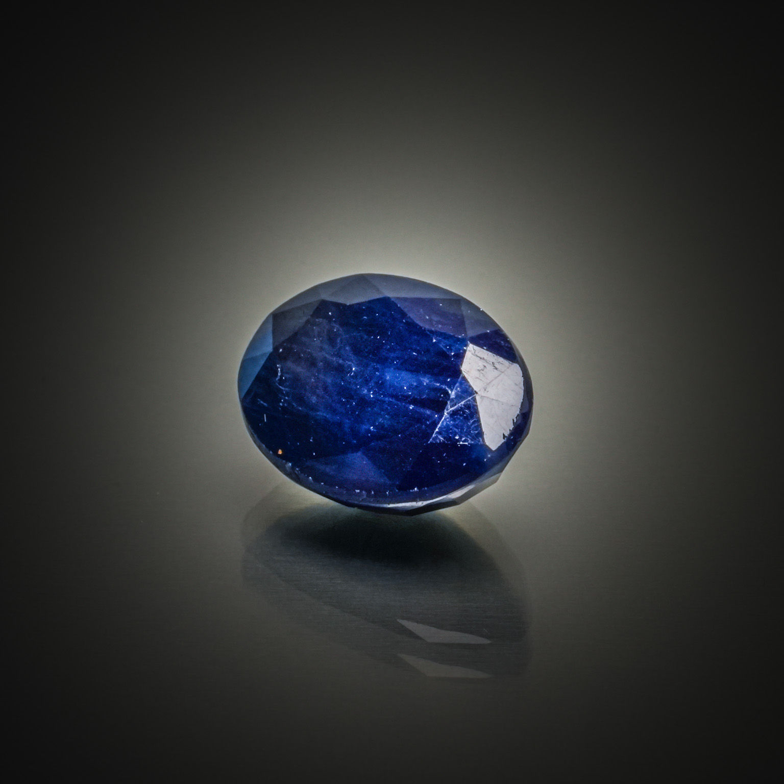 Lot de deux quartz jaunes rond et poire sur papier. - Lazuli