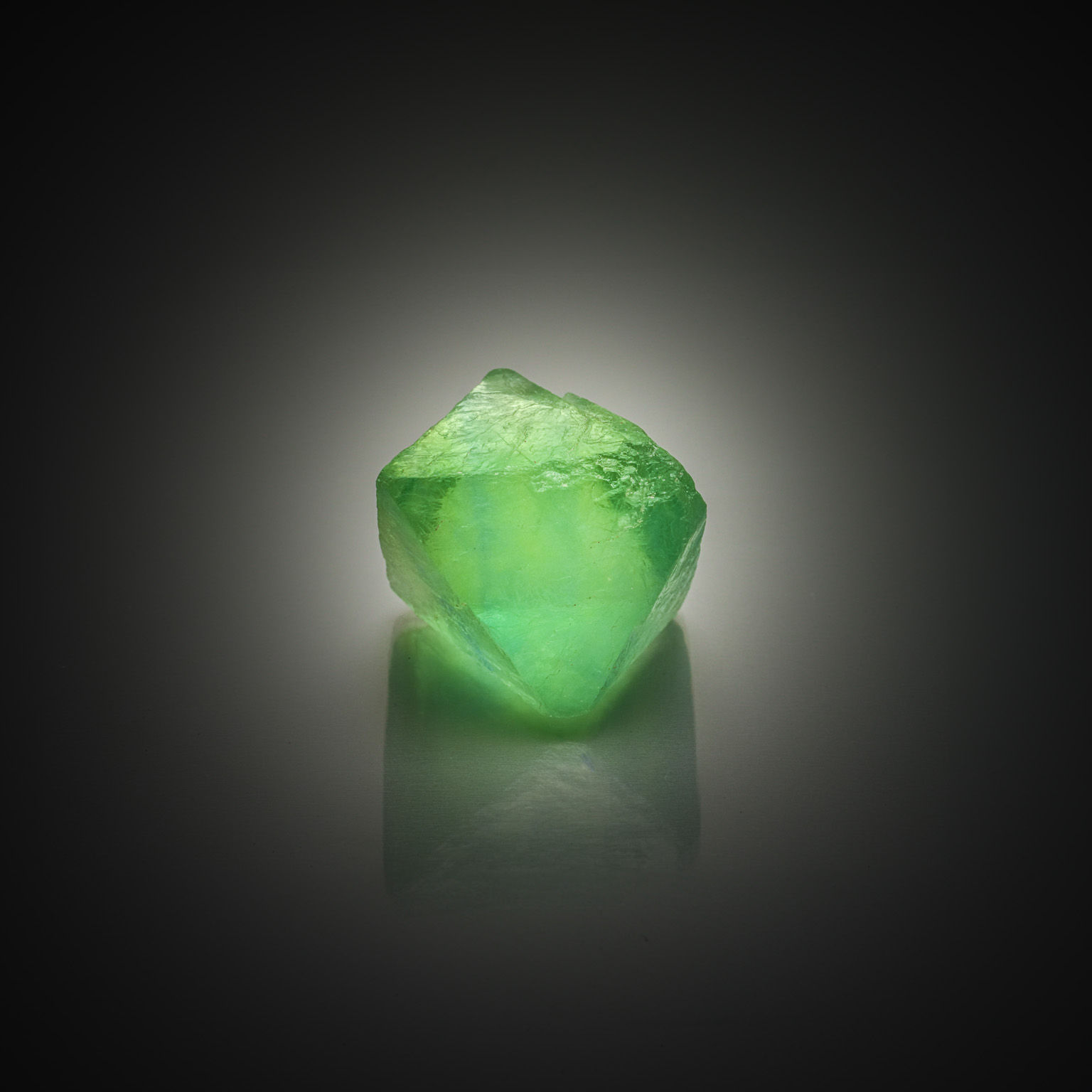 Fluorite verte coussin sur papier. - Lazuli