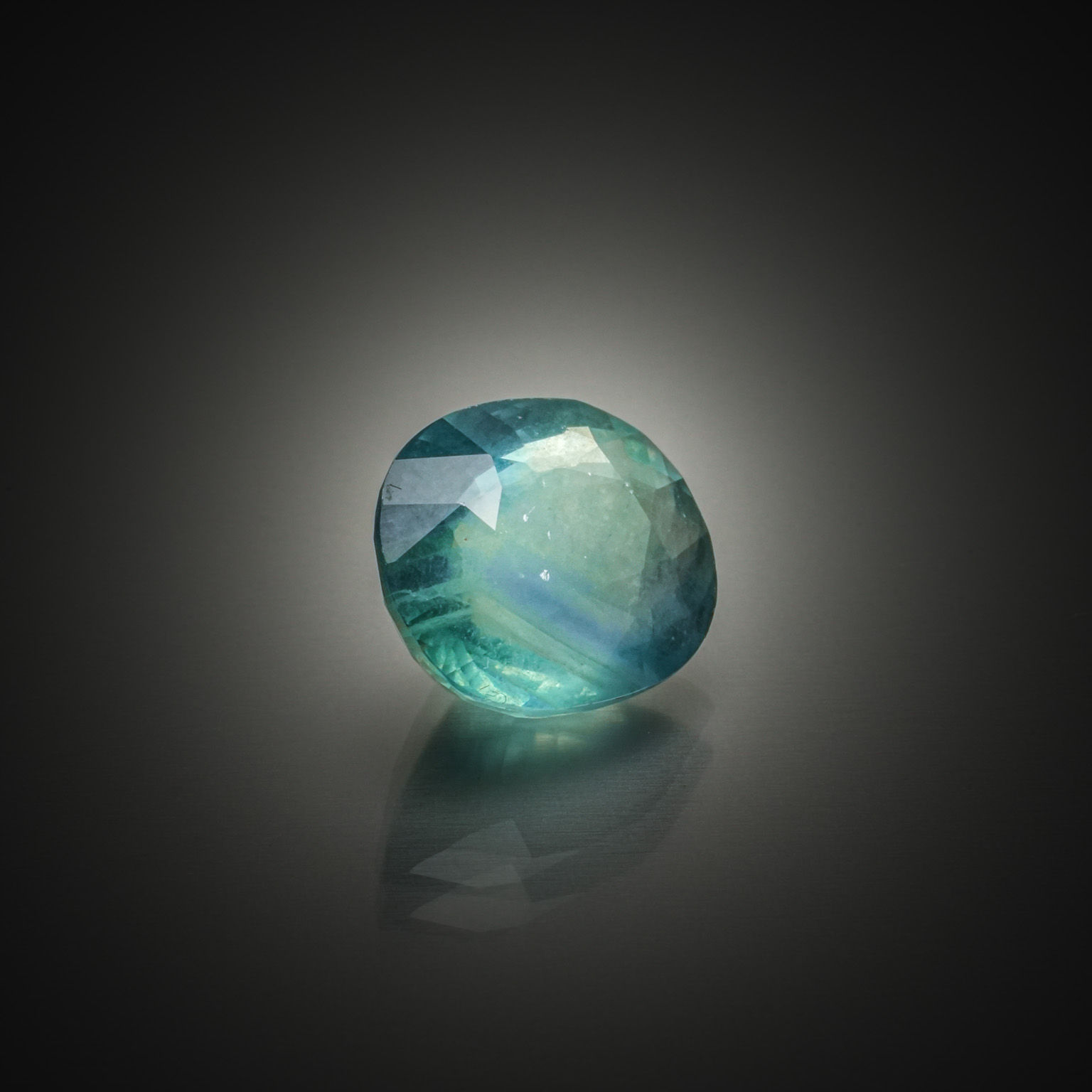Saphir bicolore (light) rectangulaire à pans coupés sur papier. - Lazuli