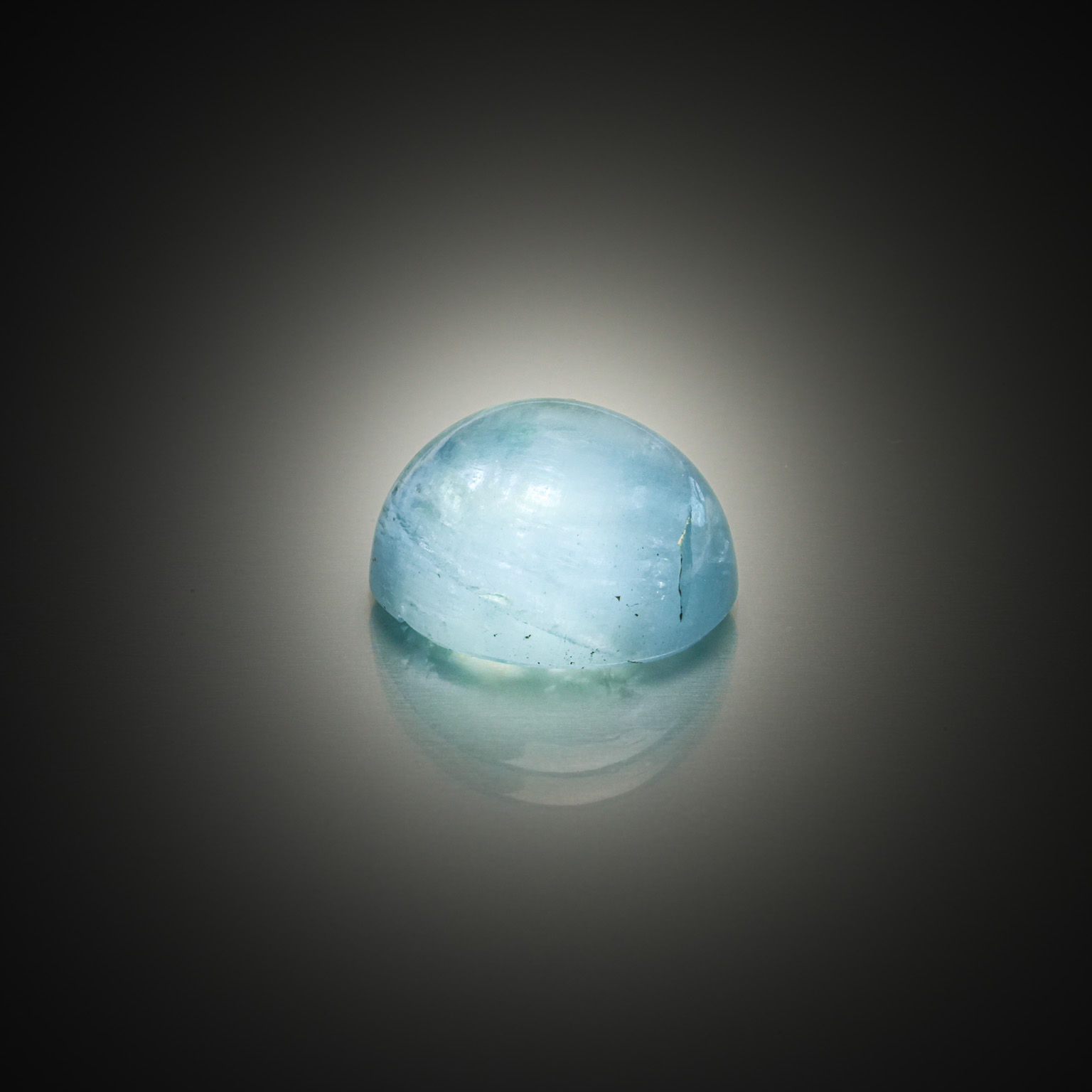 Appairage de turquoises en forme de fleurs percées sur papier. - Lazuli