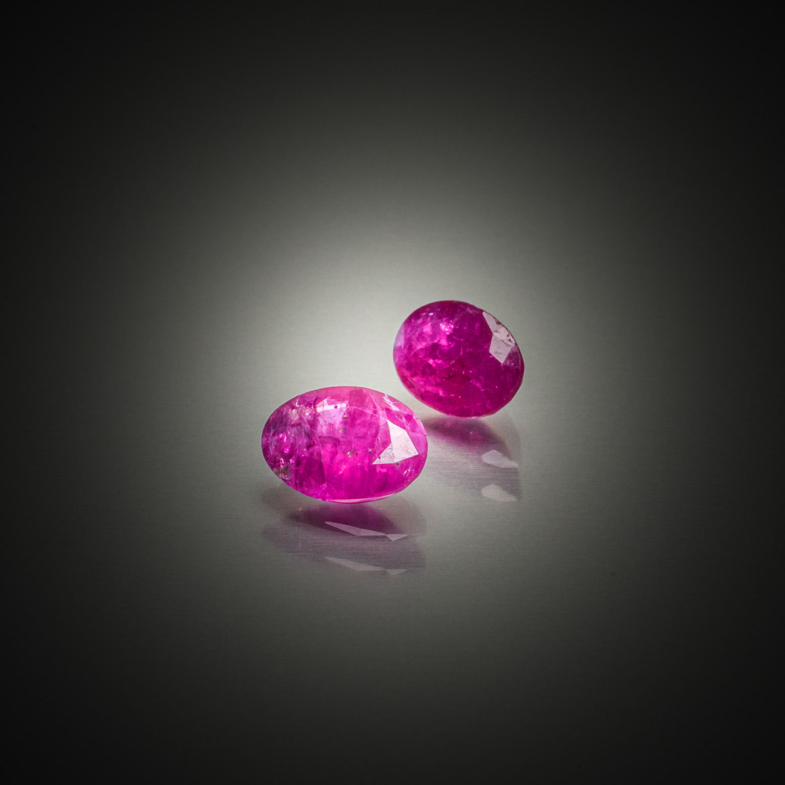Emeraude poire sur papier. - Lazuli