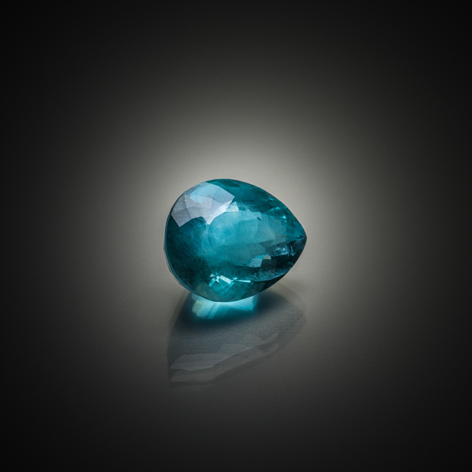 Fluorite verte ovale sur papier. - Lazuli