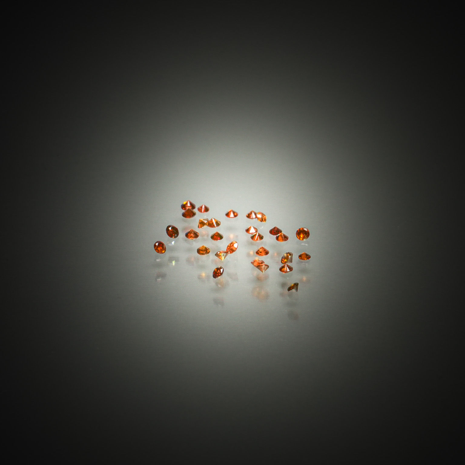 Améthyste facettée sur papier. - Lazuli