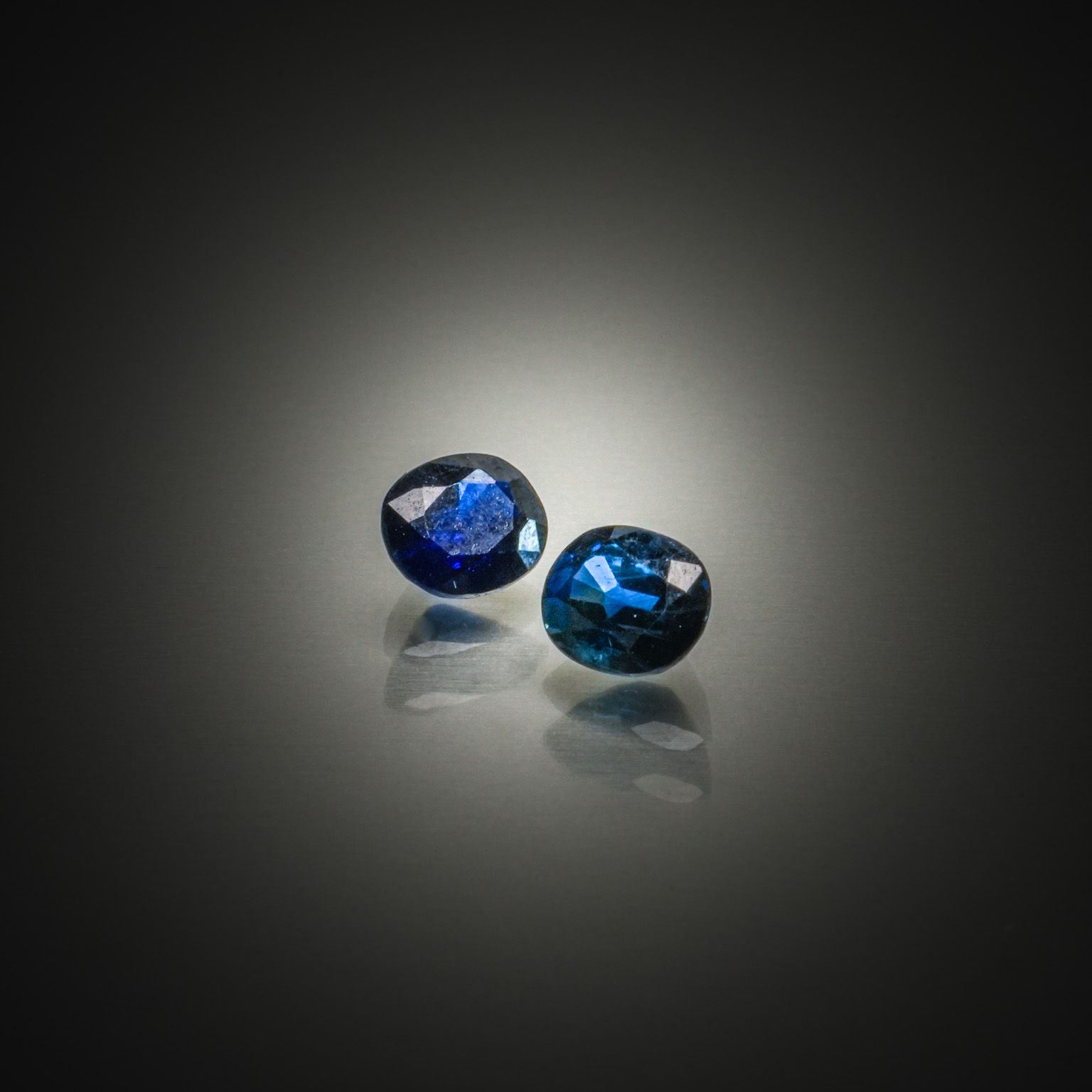 Saphir bleu/vert coussin sur papier. - Lazuli