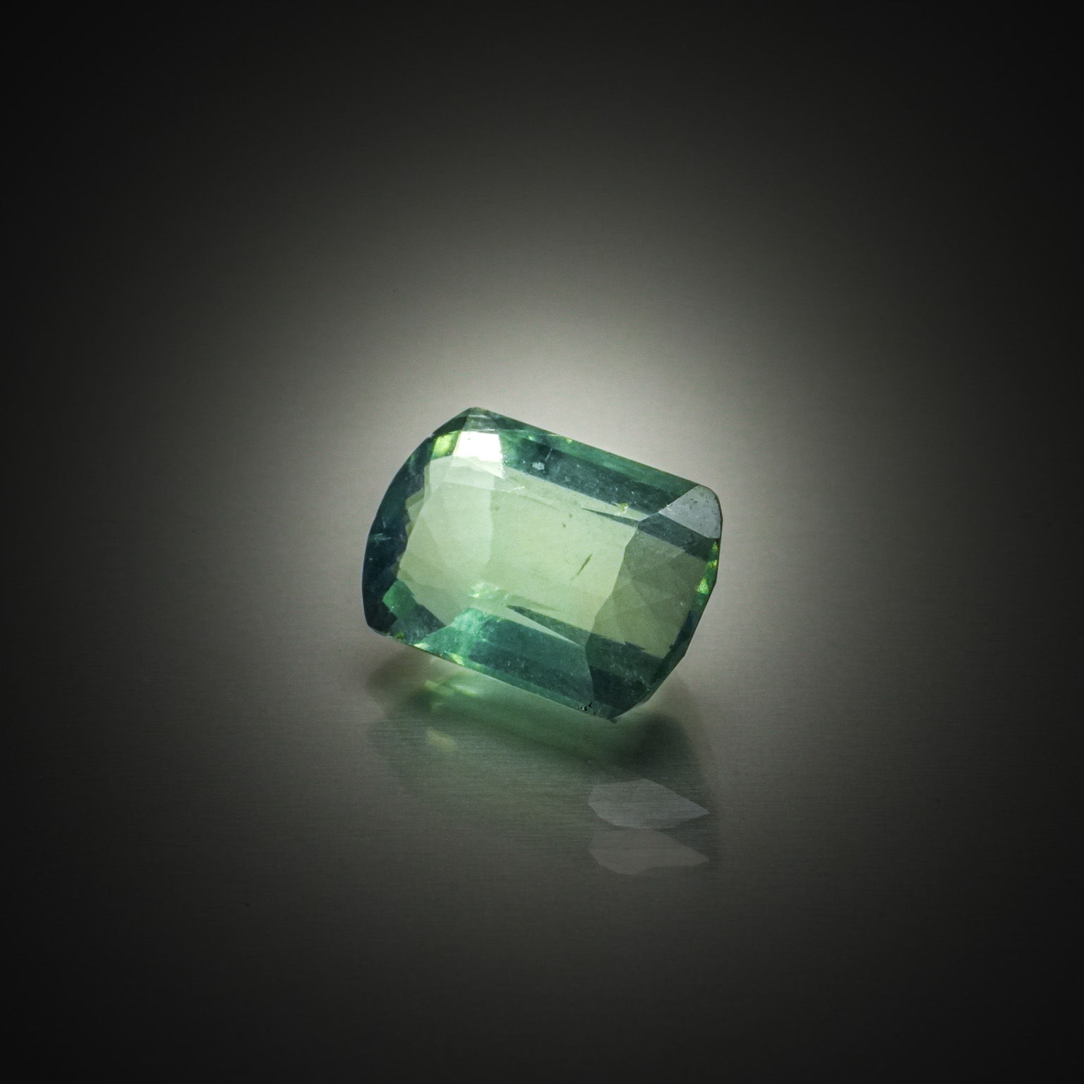 Quartz ovale cabochon sur papier. - Lazuli